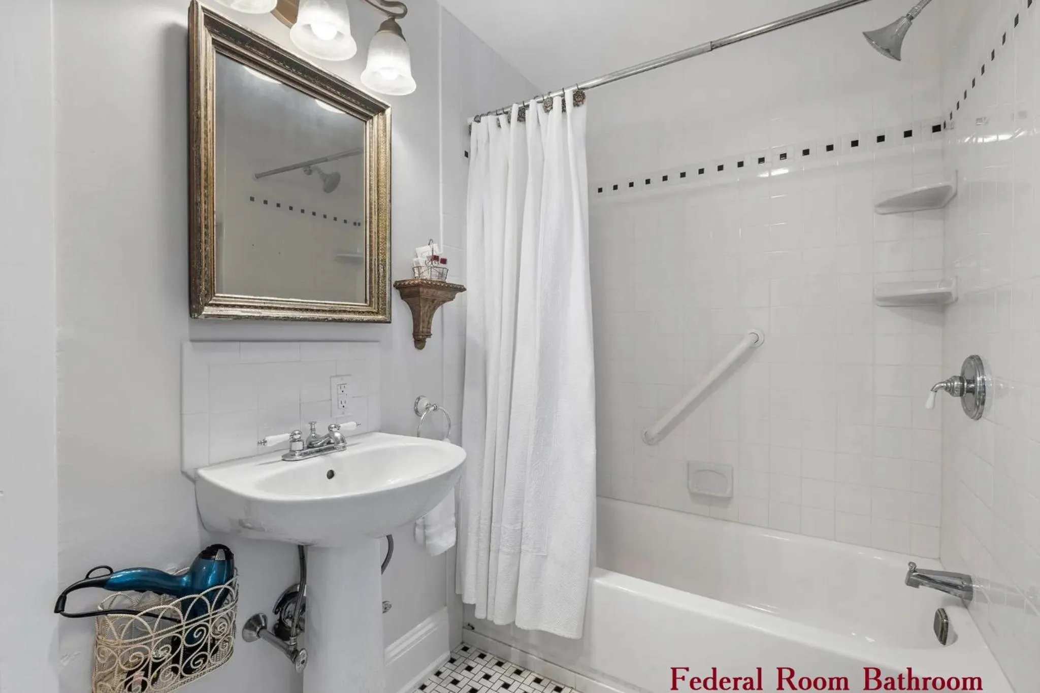 Bathroom in Wainwright Inn