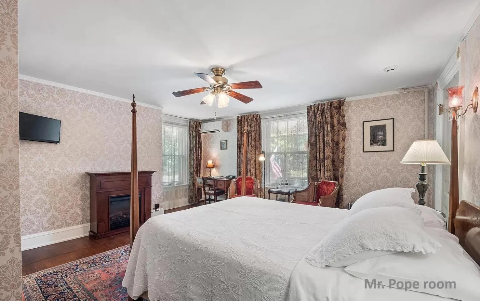 Bedroom, Bed in Wainwright Inn