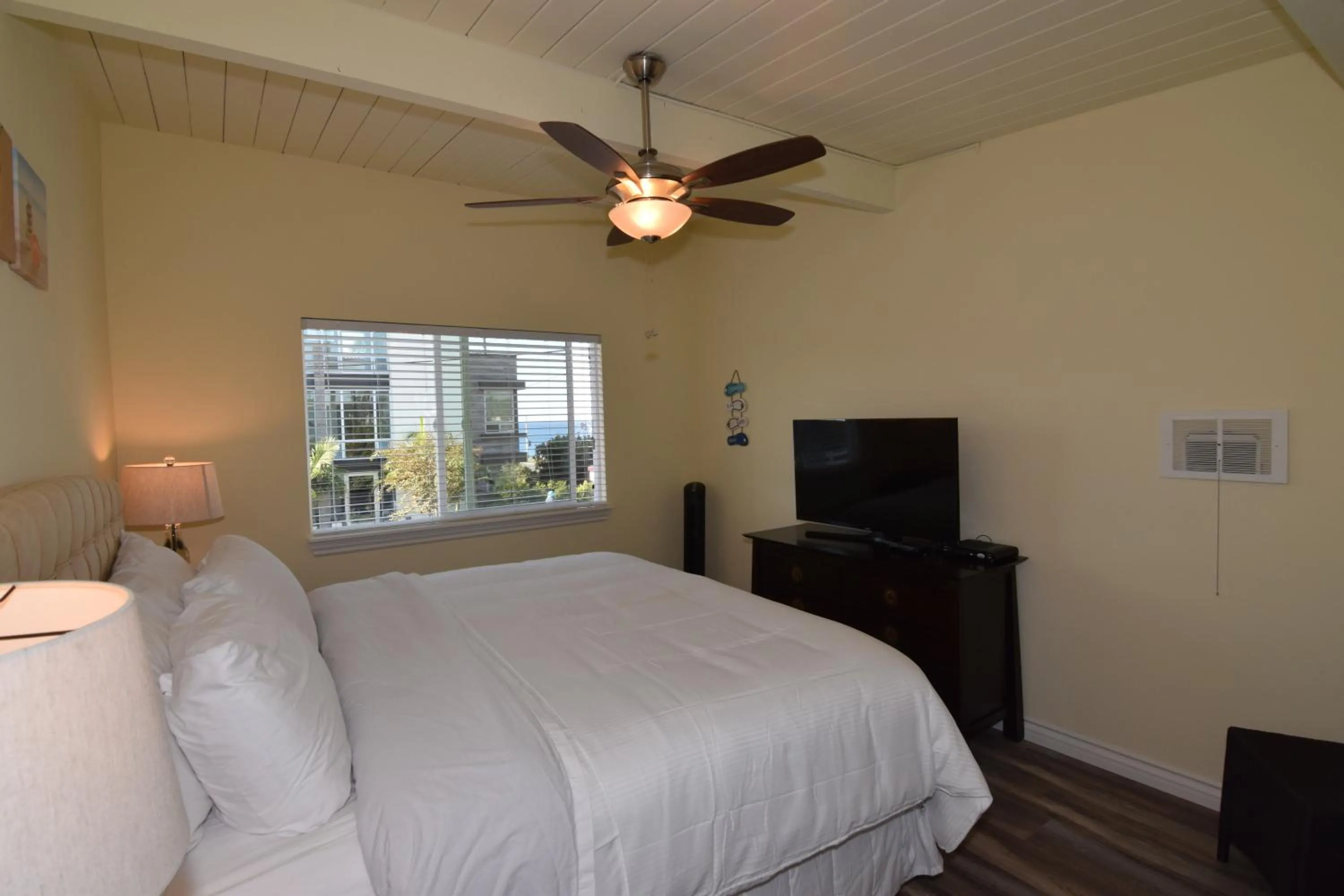 Bed in Seaside Village Carlsbad