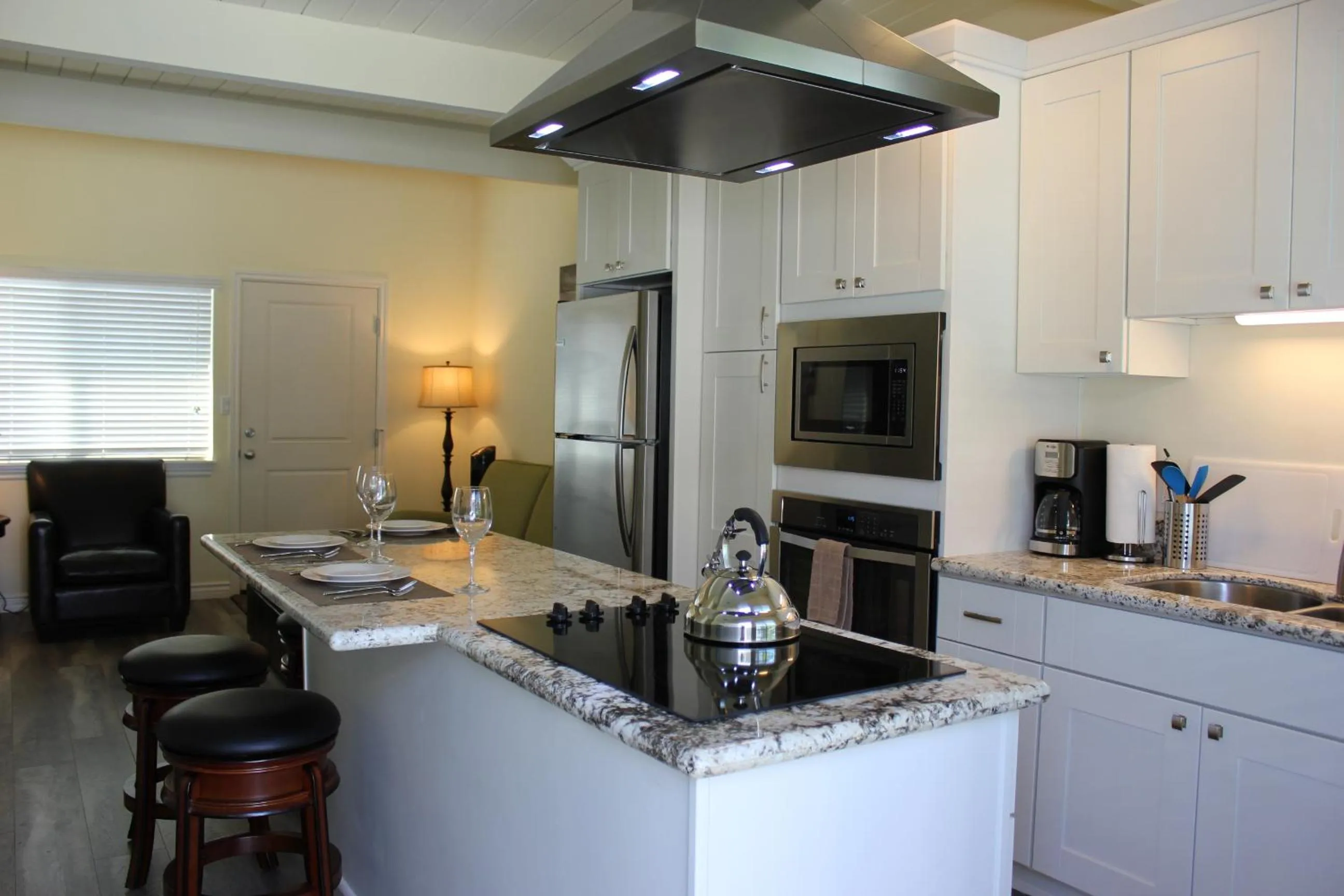 Photo of the whole room in Seaside Village Carlsbad