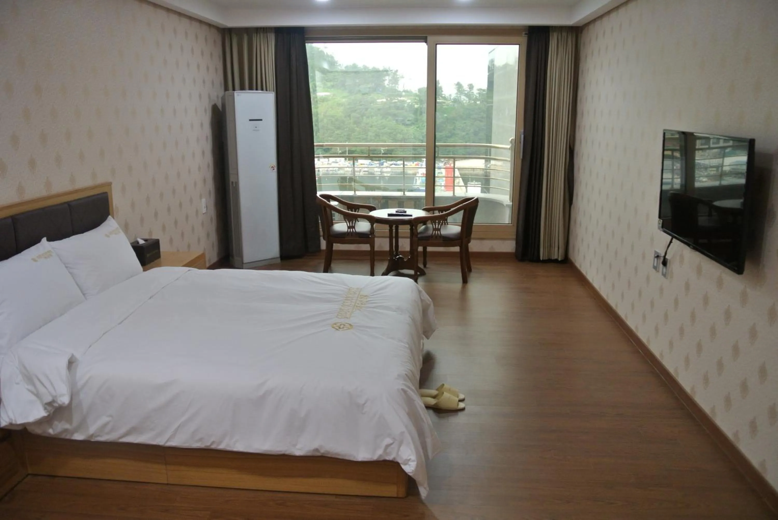 Sea view, Bed in Geoje Ocean Hotel