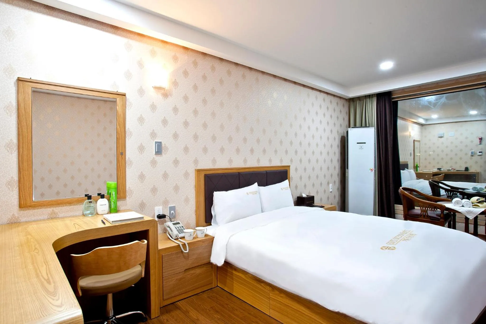 Bedroom, Bed in Geoje Ocean Hotel