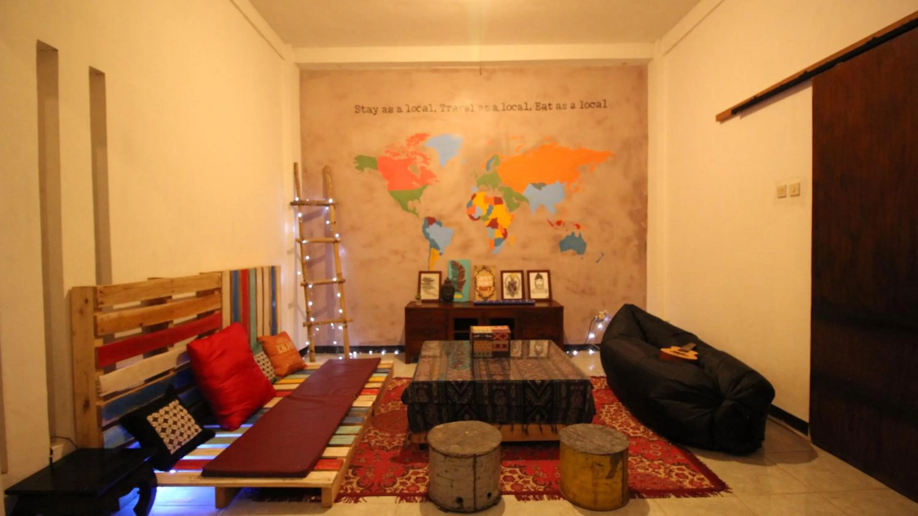 Communal lounge/ TV room in Hati Hati