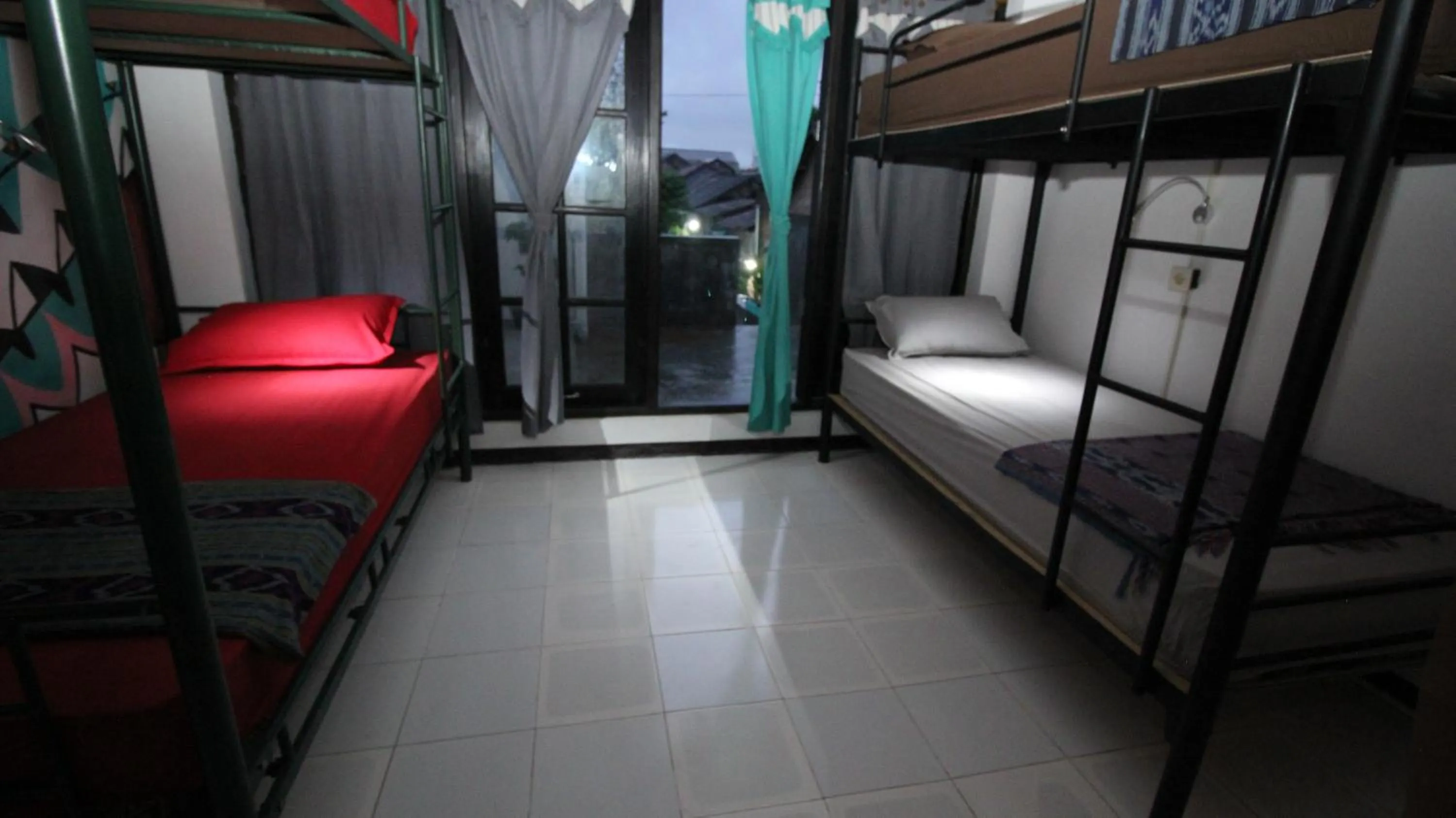 bunk bed in Hati Hati