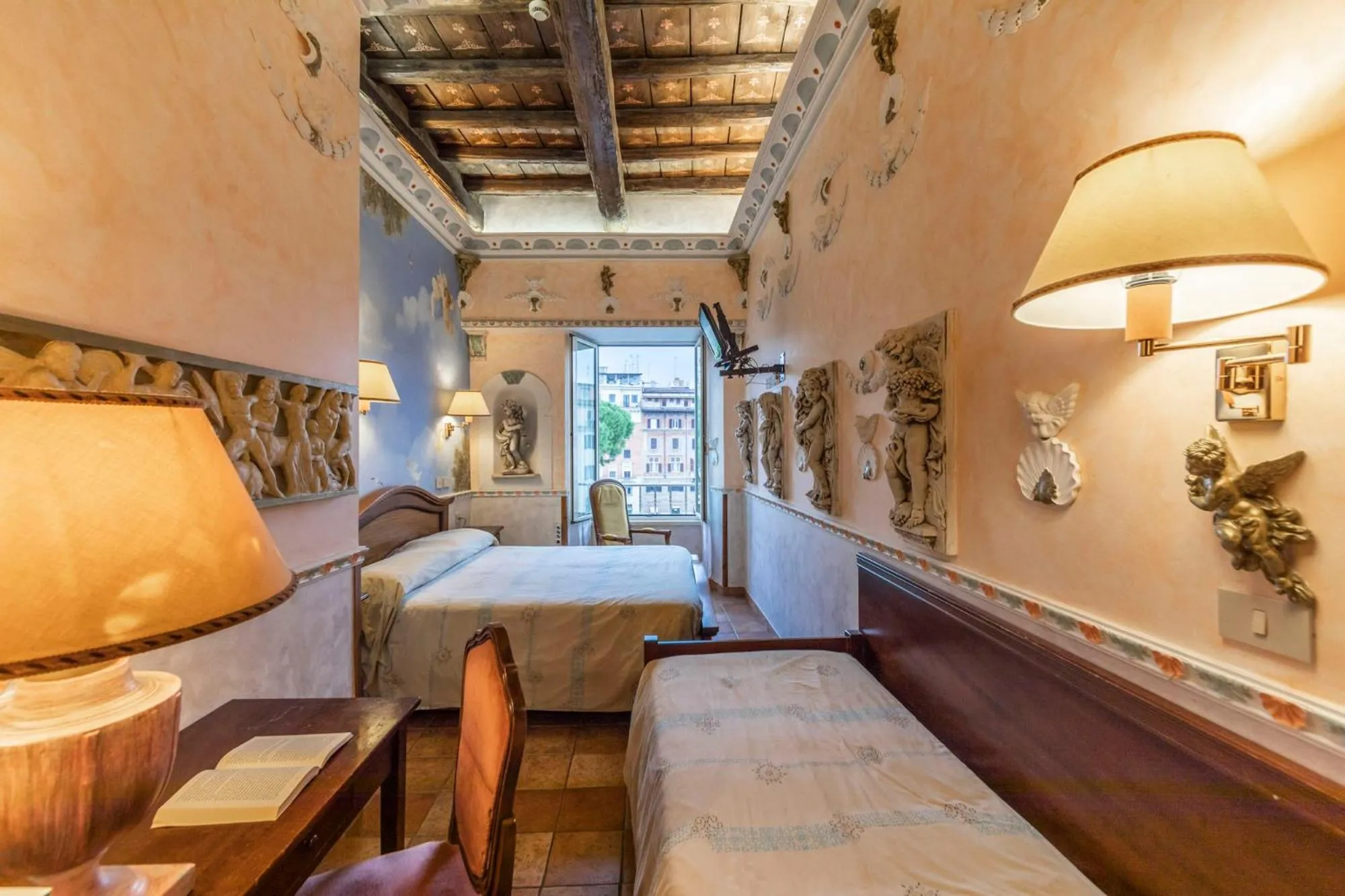 Photo of the whole room, Bed in Hotel Barrett