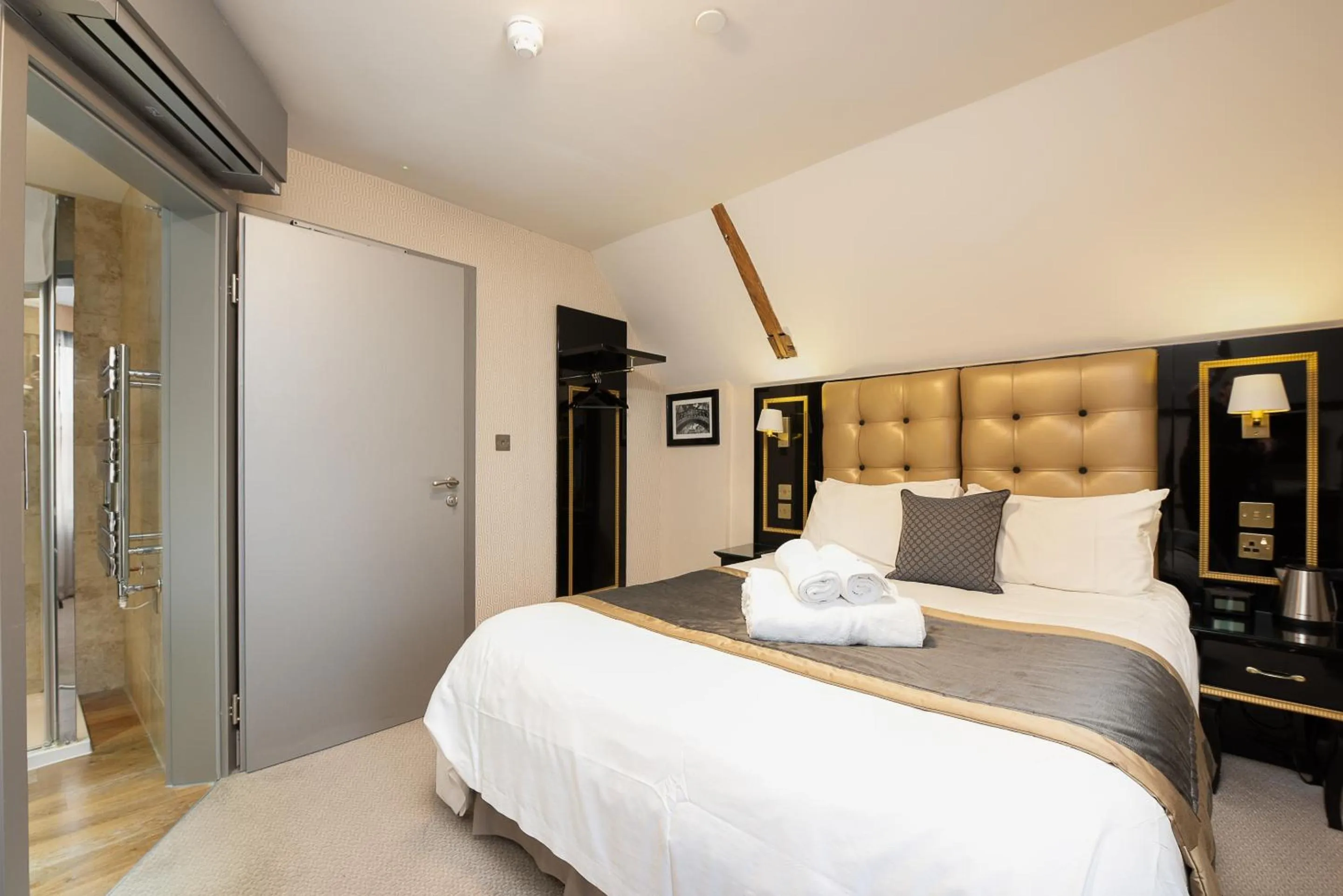 Bedroom in Museum Residence Oxford