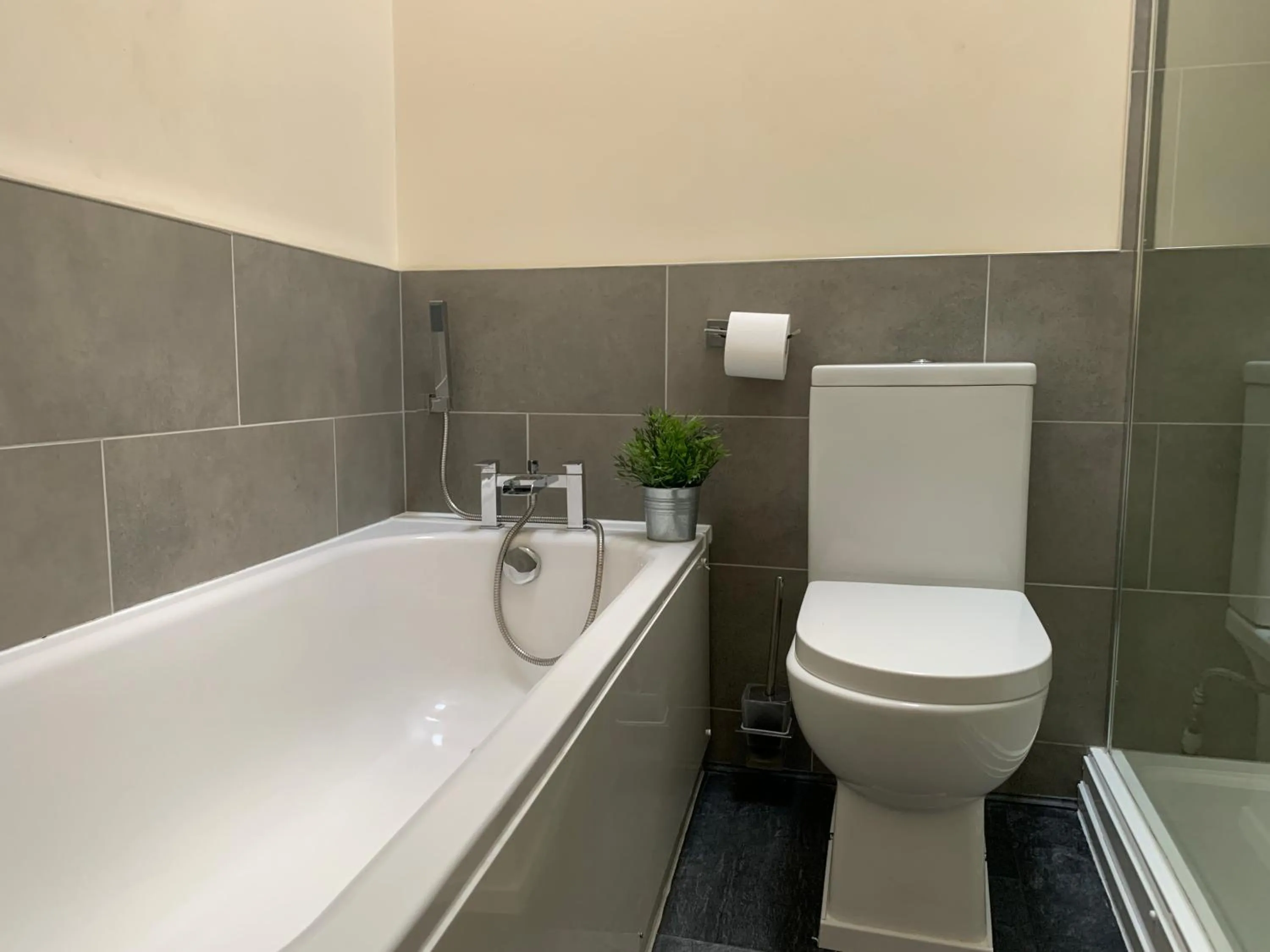 Bathroom in Market Place Serviced Apartments, Leek
