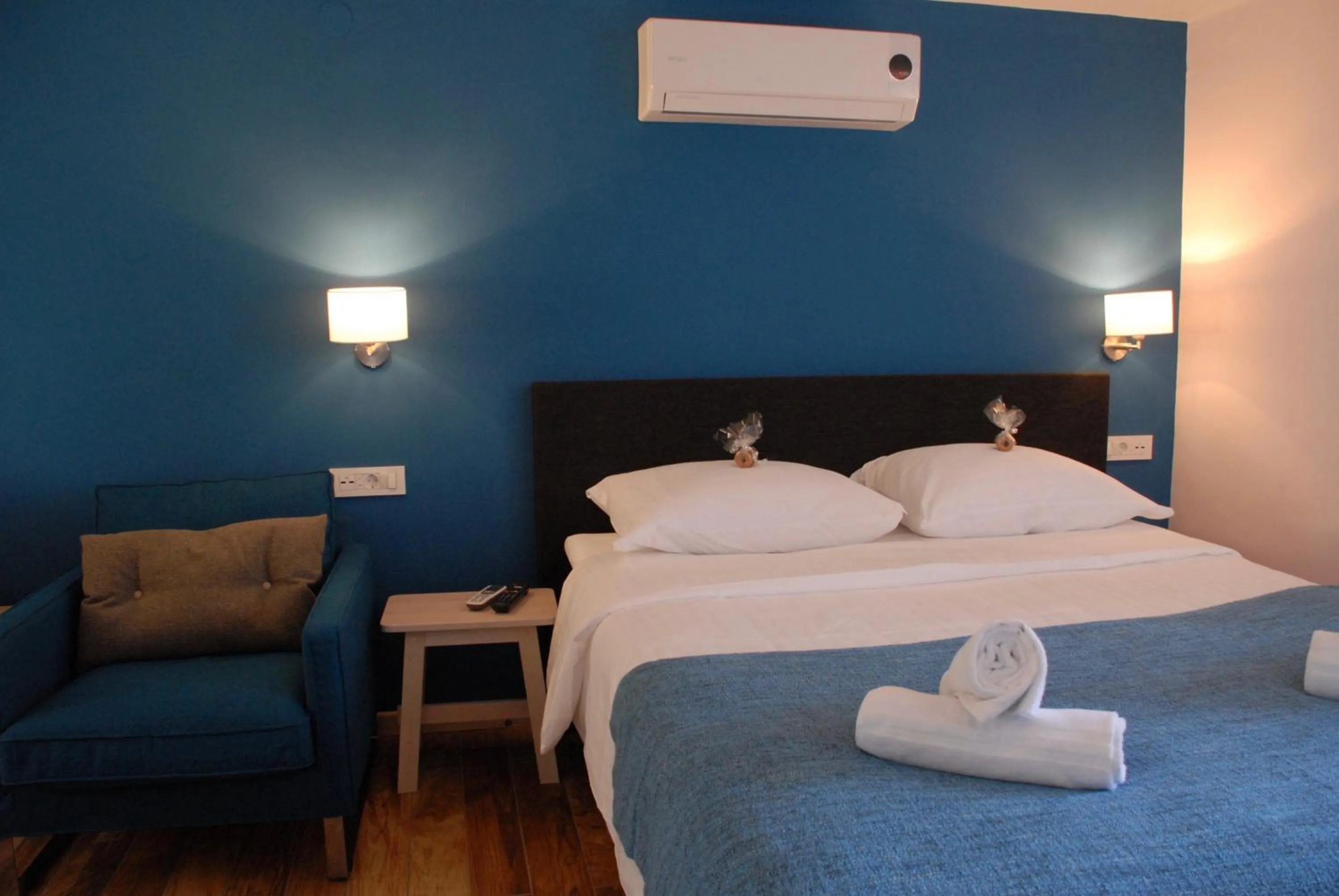 Bedroom, Bed in Old Town Inn