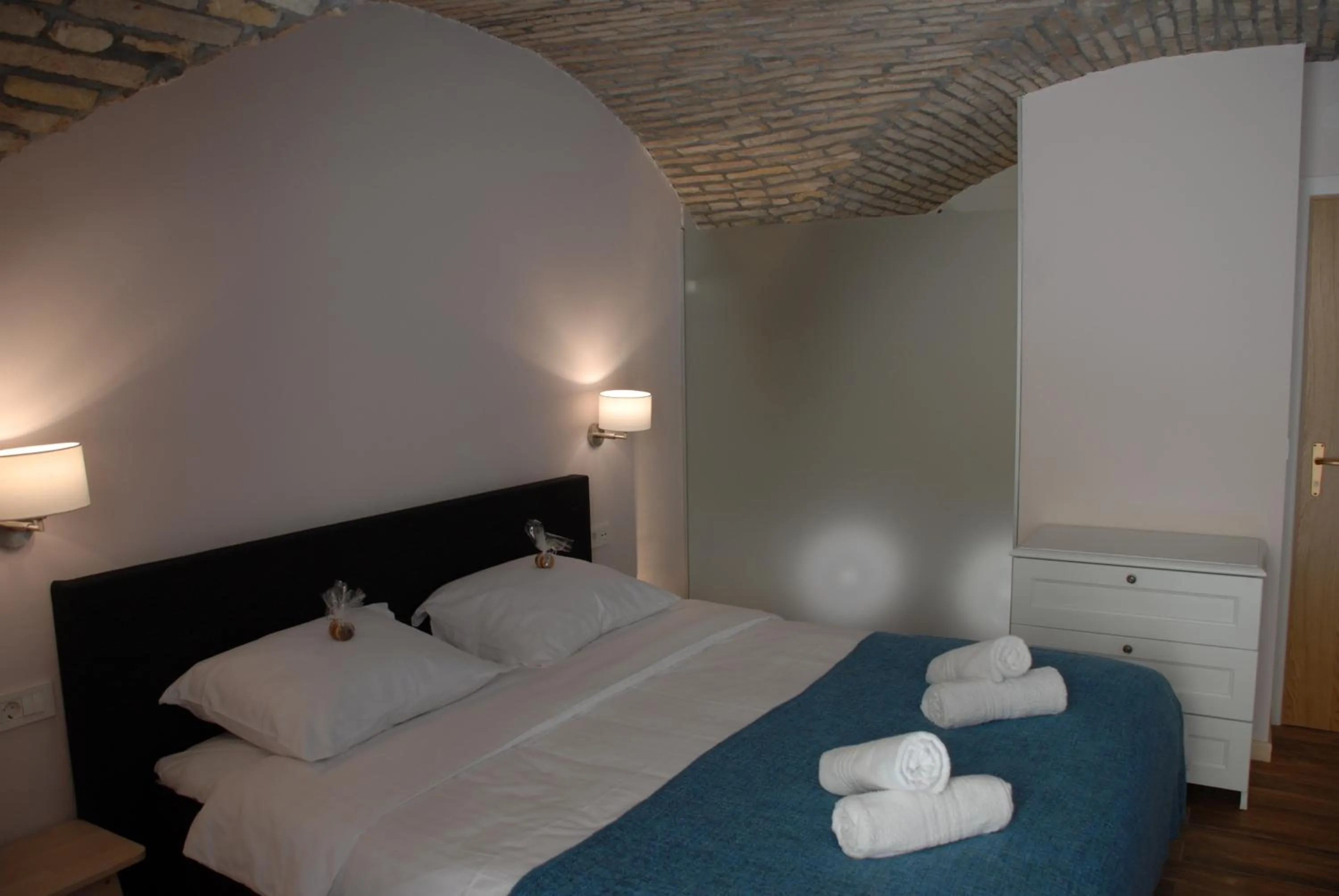 Bedroom, Bed in Old Town Inn