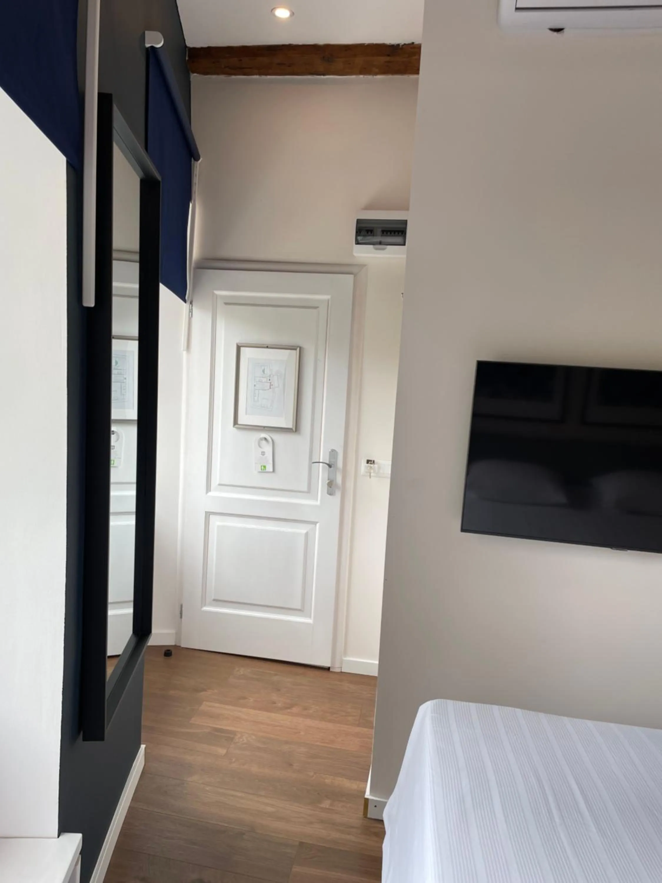 Bedroom, Bed in Old Town Inn