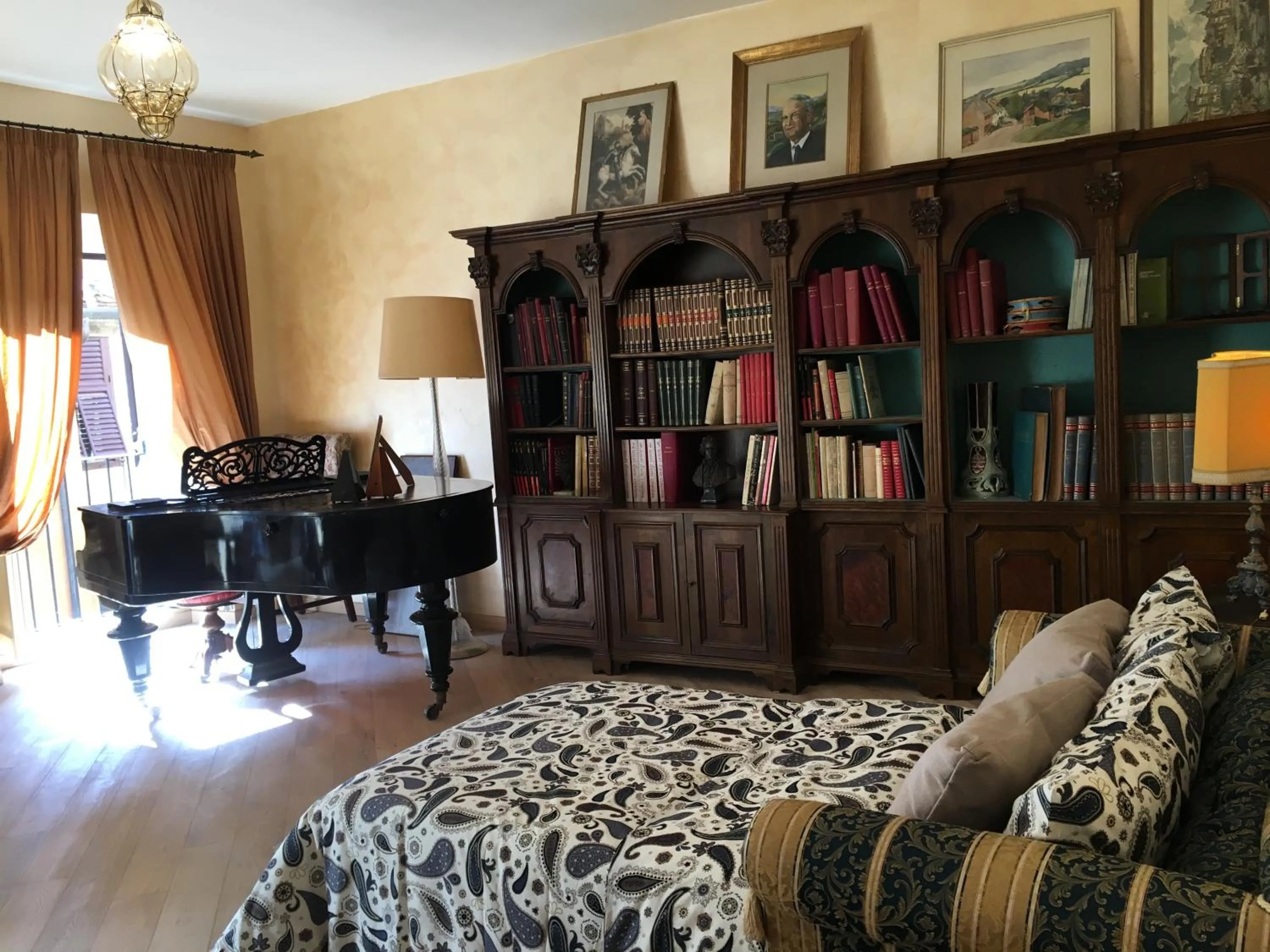 Bed in Pantheon Old Suite