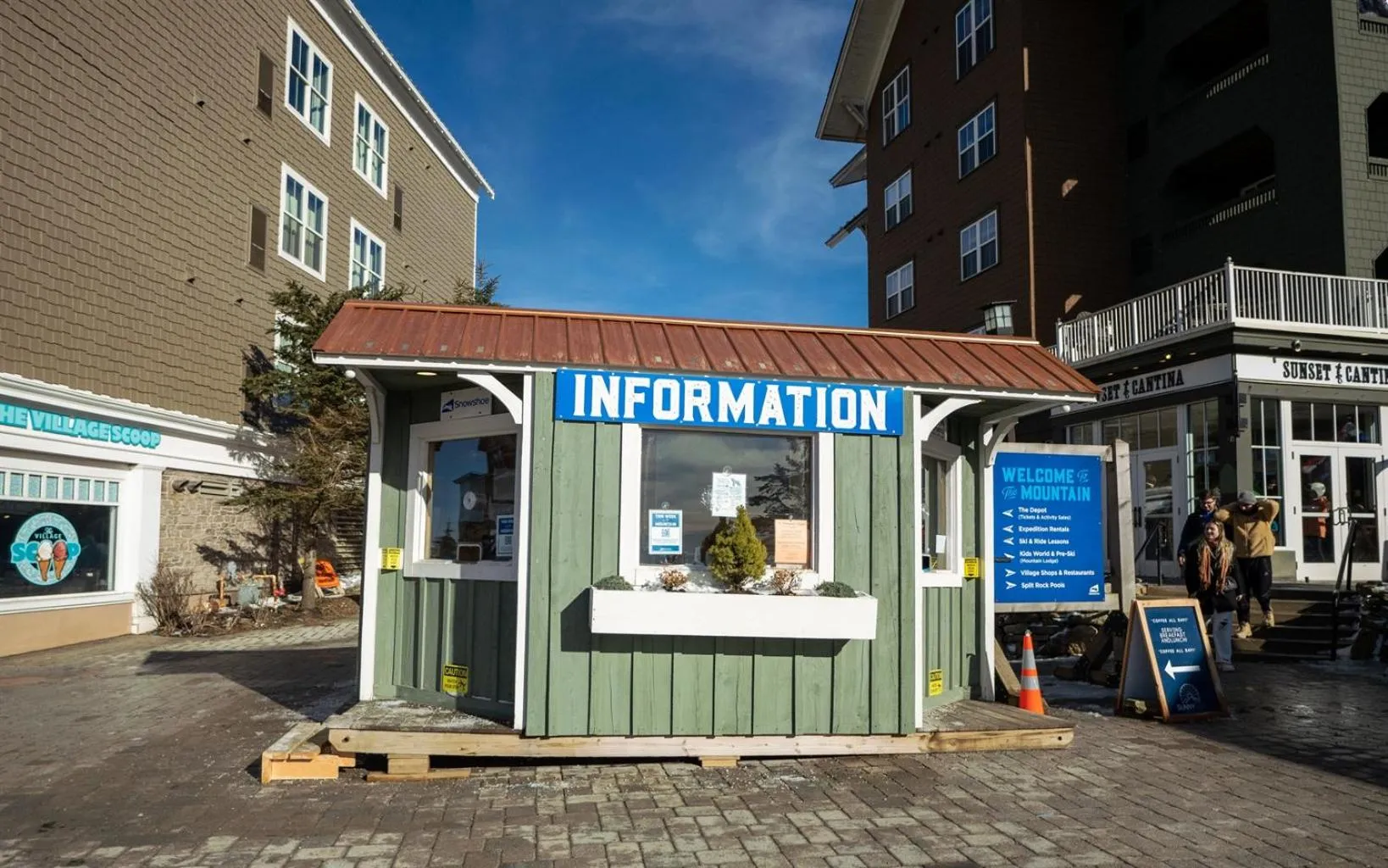 Snowshoe Ski-InSki-Out Steps to Ballhooter Lift Mountain Lodge Condo