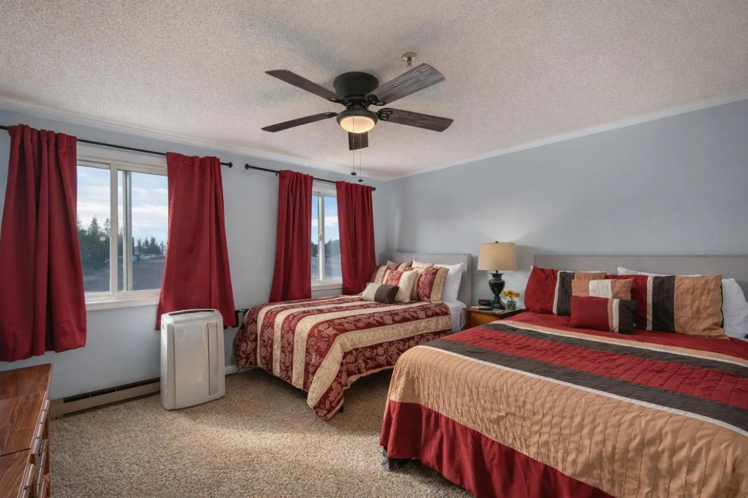 Bed in Snowshoe Ski-InSki-Out Steps to Ballhooter Lift Mountain Lodge Condo