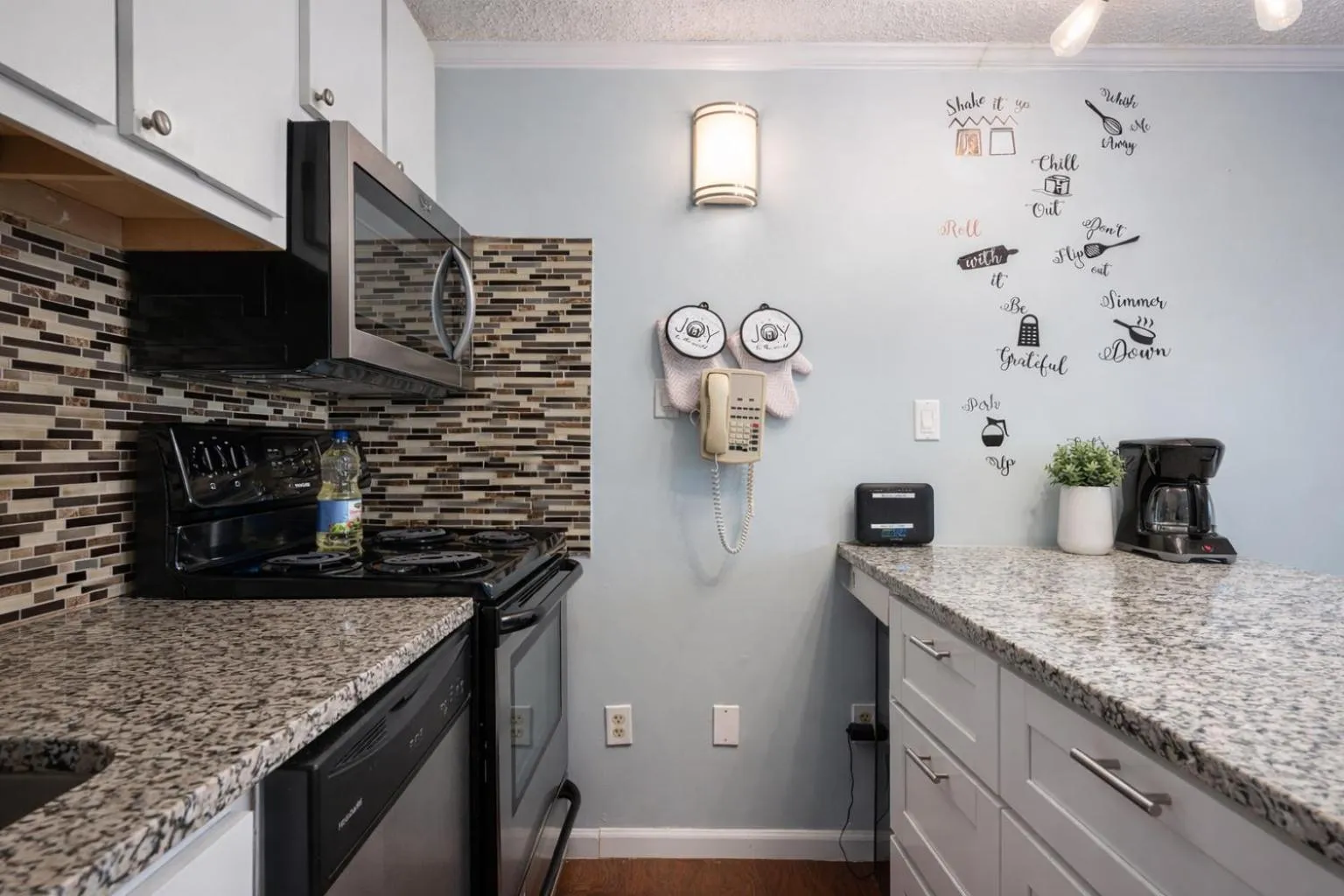 Snowshoe Ski-InSki-Out Steps to Ballhooter Lift Mountain Lodge Condo