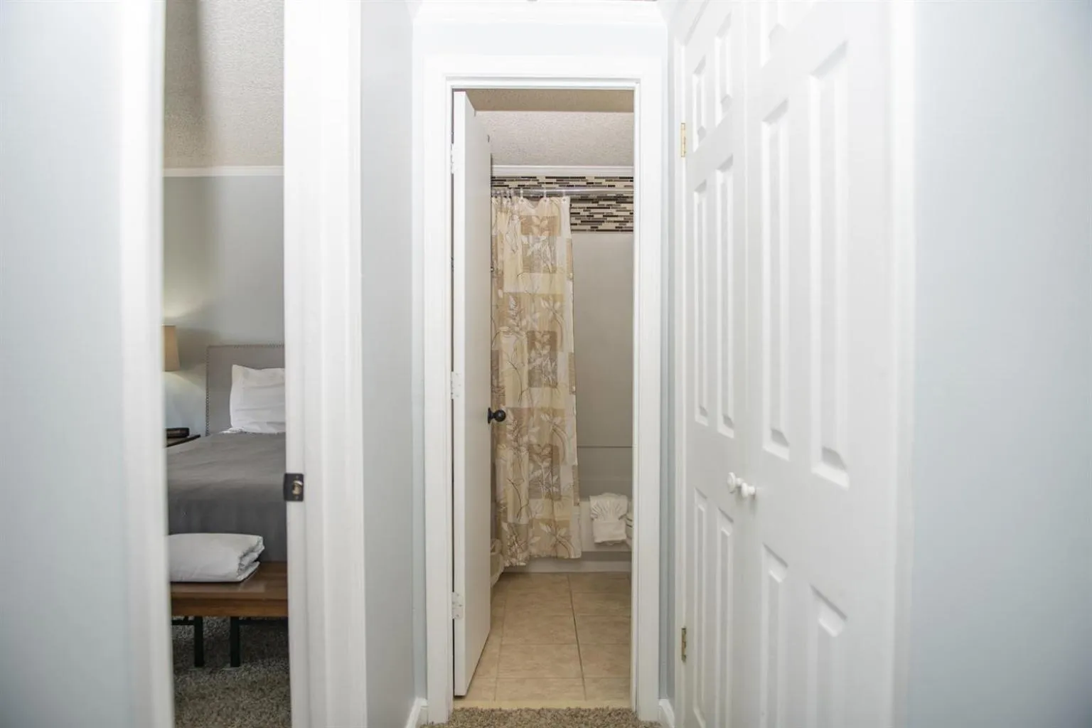 Snowshoe Ski-InSki-Out Steps to Ballhooter Lift Mountain Lodge Condo