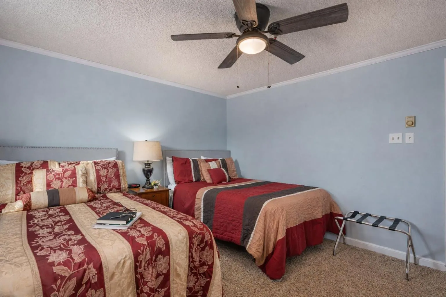 Bed in Snowshoe Ski-InSki-Out Steps to Ballhooter Lift Mountain Lodge Condo