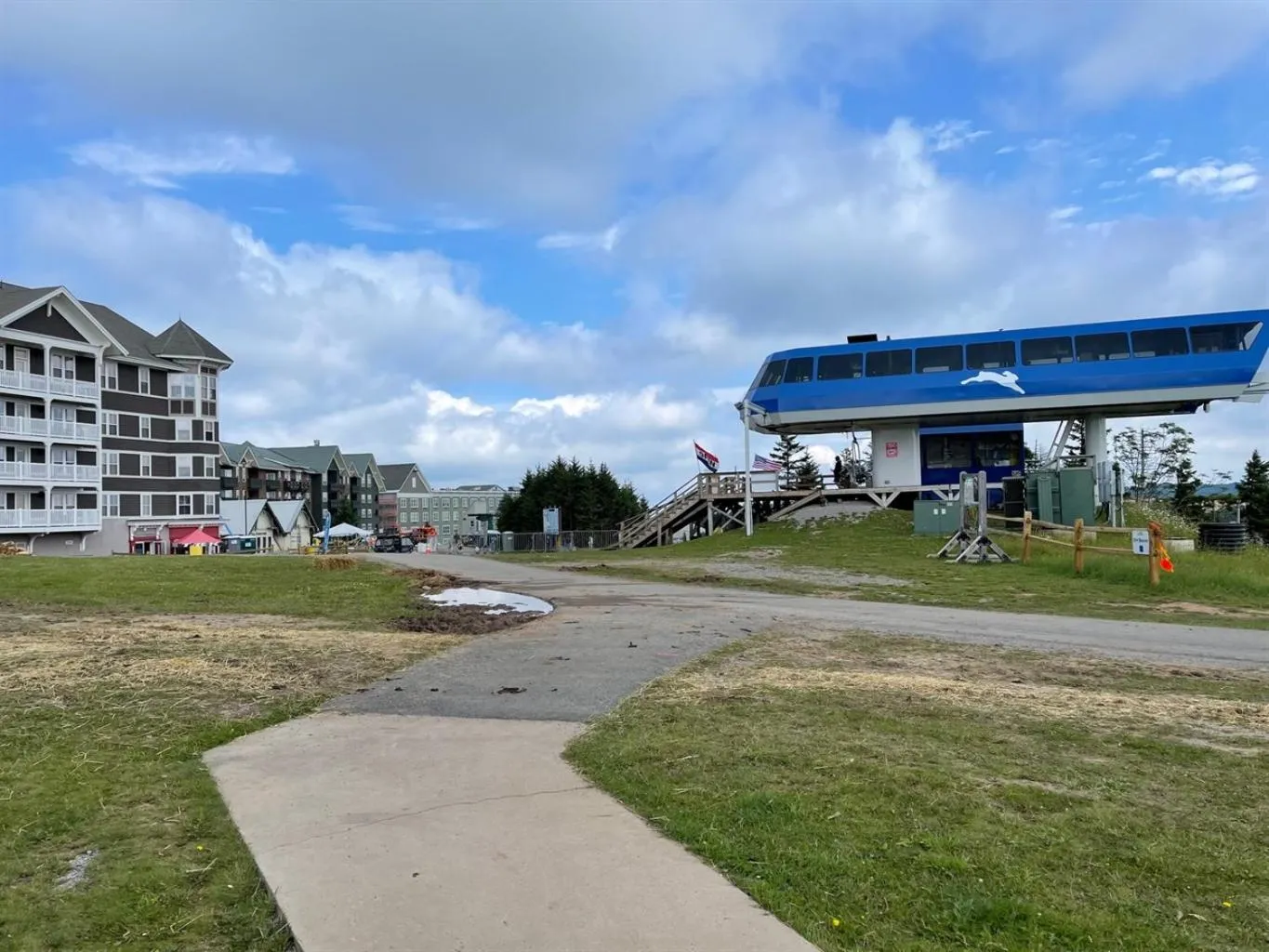 Snowshoe Ski-InSki-Out Steps to Ballhooter Lift Mountain Lodge Condo