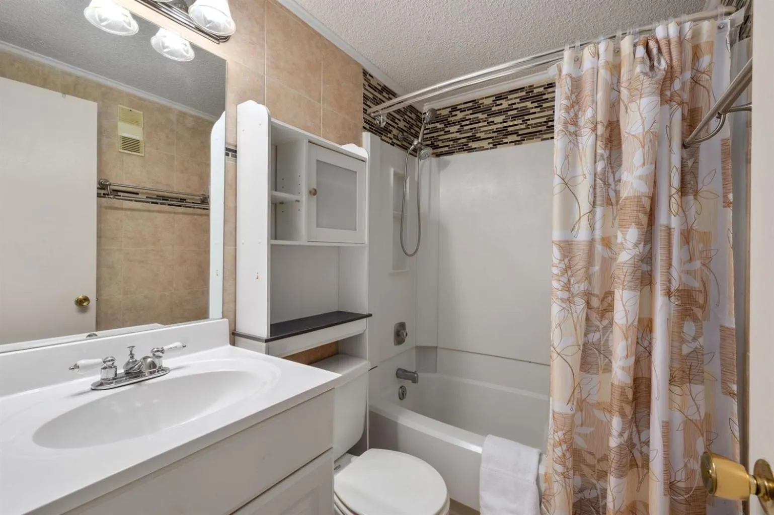 Snowshoe Ski-InSki-Out Steps to Ballhooter Lift Mountain Lodge Condo