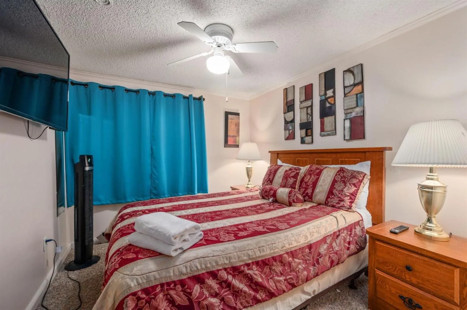 Bed in Snowshoe Ski-InSki-Out Steps to Ballhooter Lift Mountain Lodge Condo