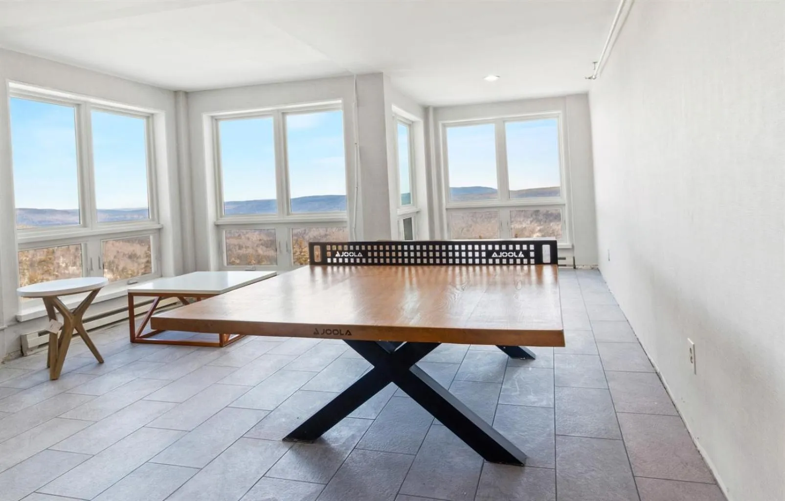 Snowshoe Ski-InSki-Out Steps to Ballhooter Lift Mountain Lodge Condo