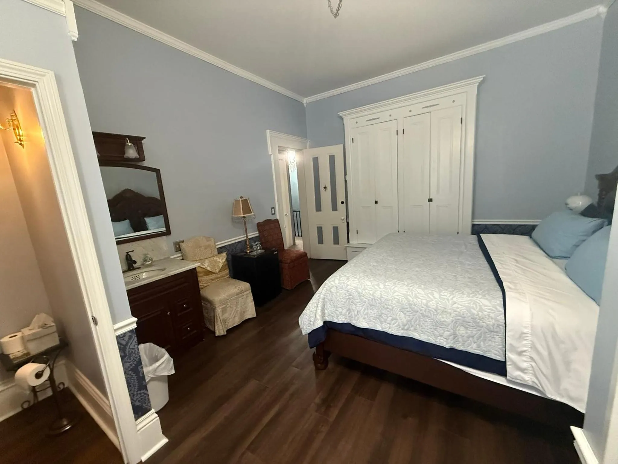 Bed in The Gridley Inn B&B