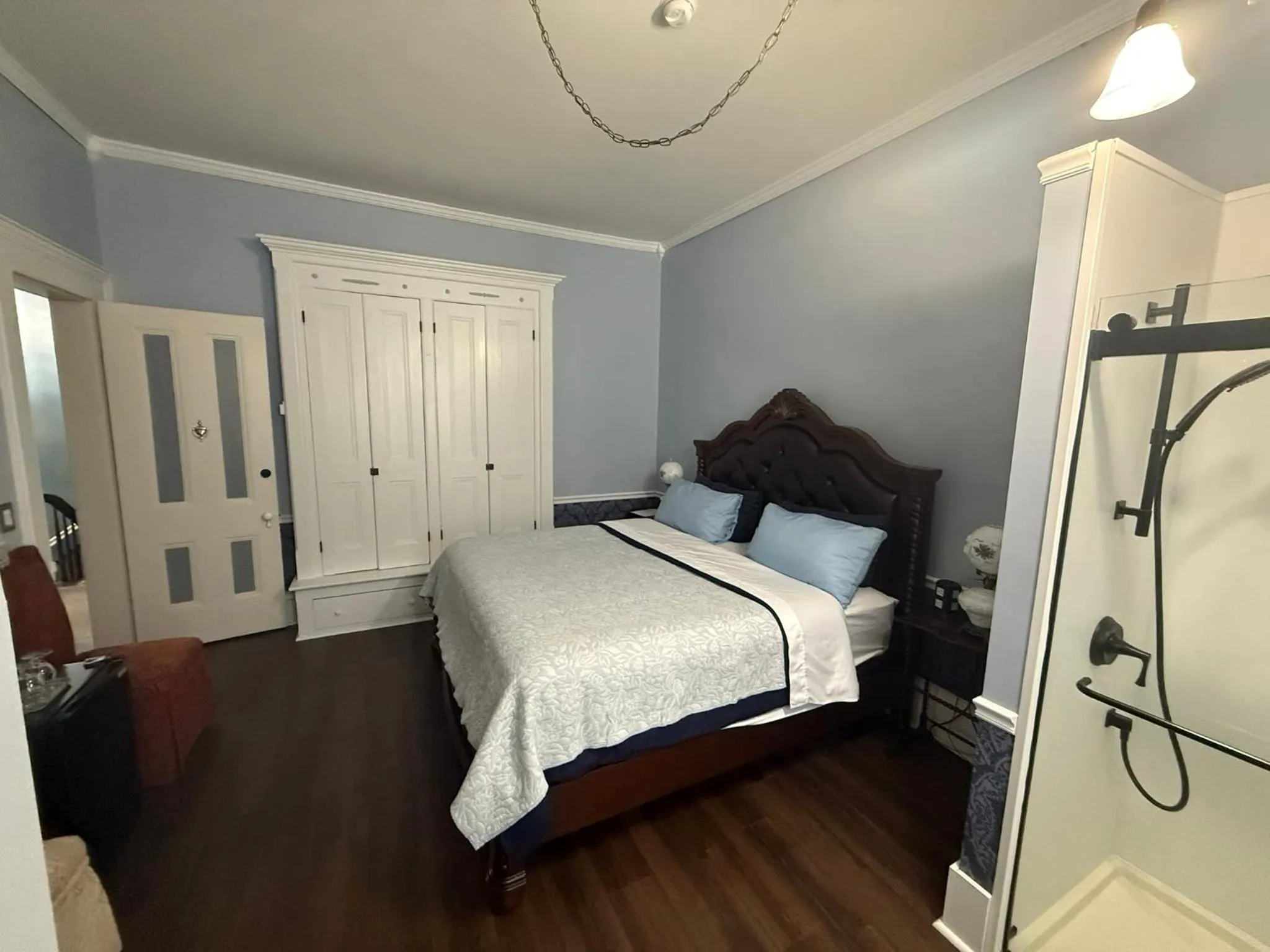 Bed in The Gridley Inn B&B