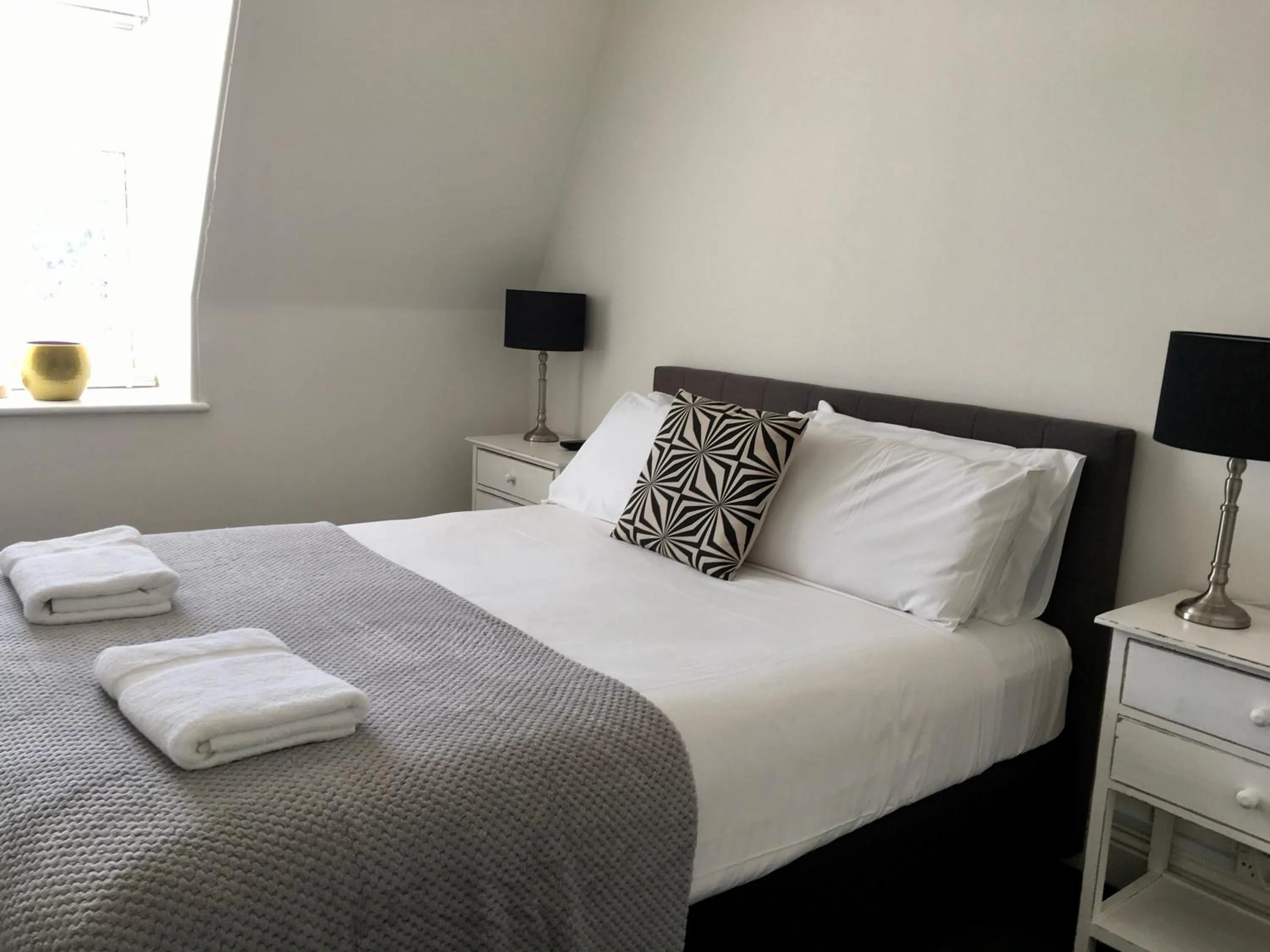 Photo of the whole room, Bed in Grand Hotel Healesville