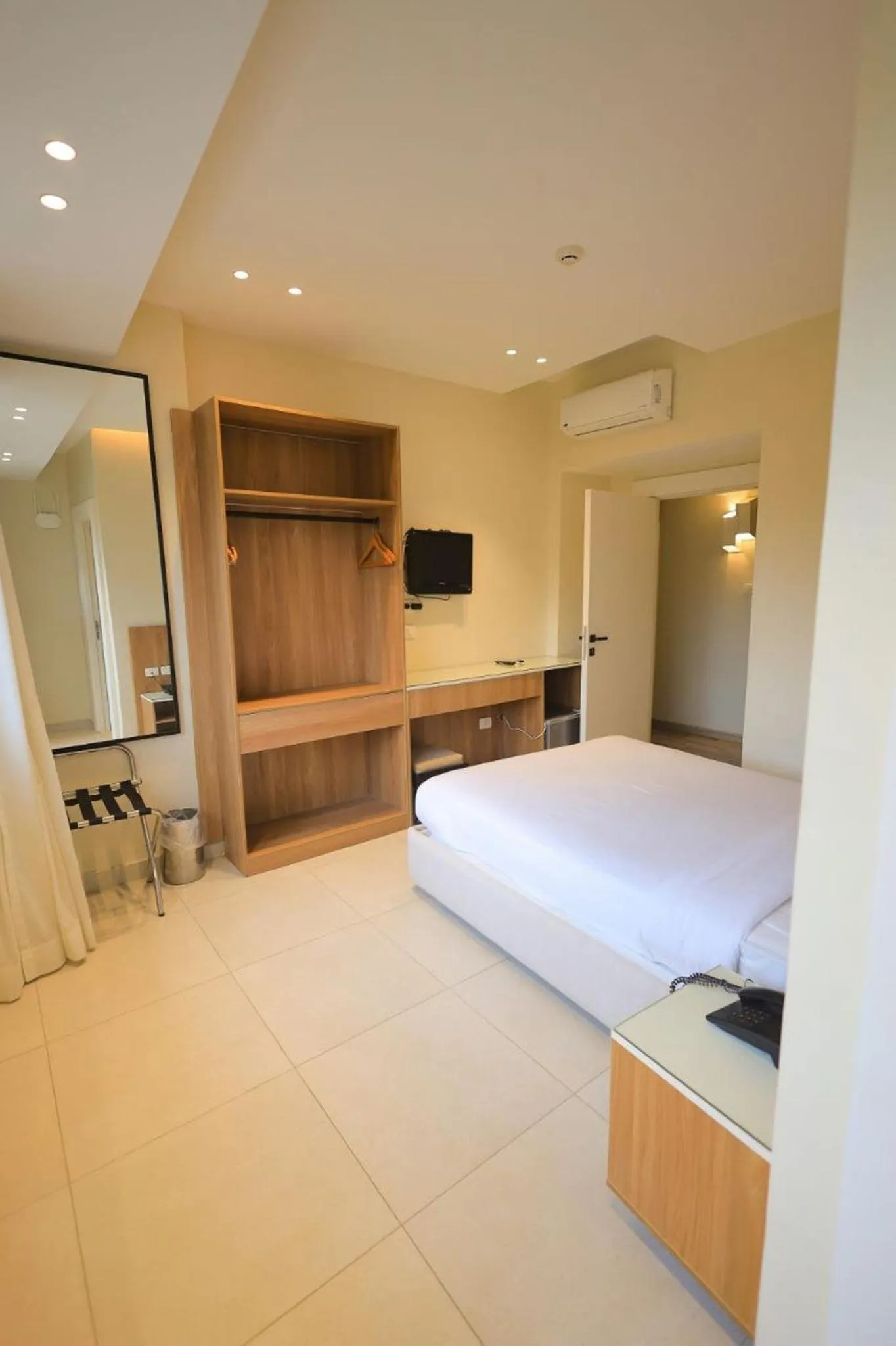 Photo of the whole room, Bed in Hapi Hotel