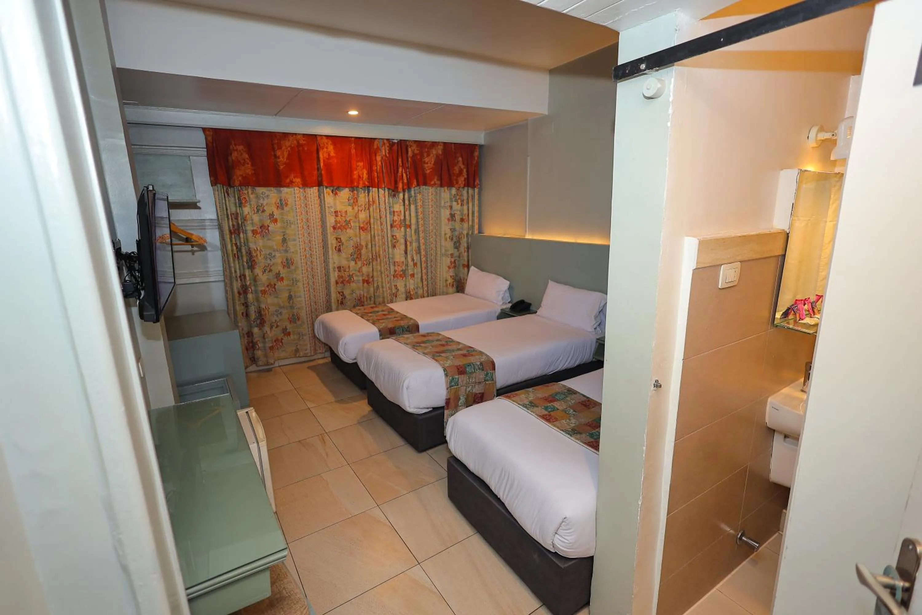 Photo of the whole room, Bed in Hapi Hotel