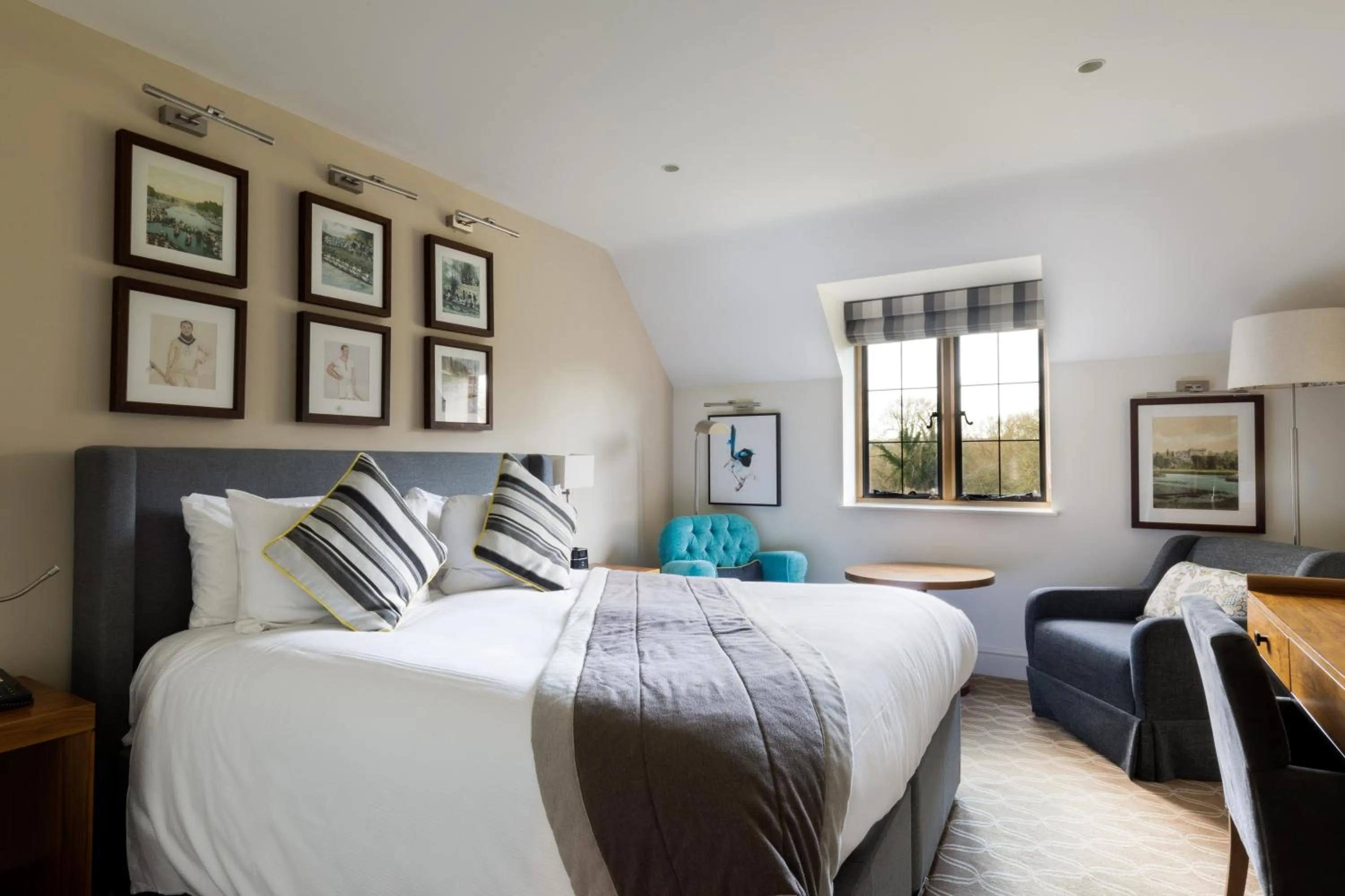 Bedroom, Bed in voco Oxford Thames by IHG