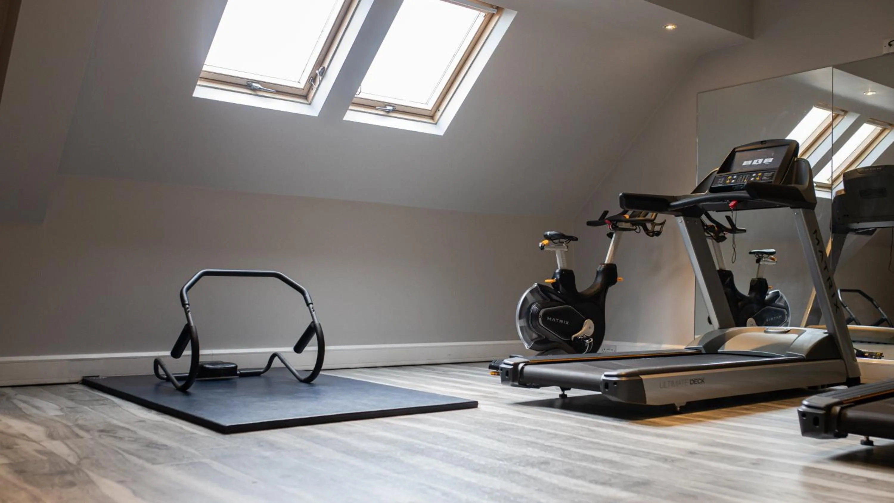 Fitness centre/facilities in voco Oxford Thames by IHG