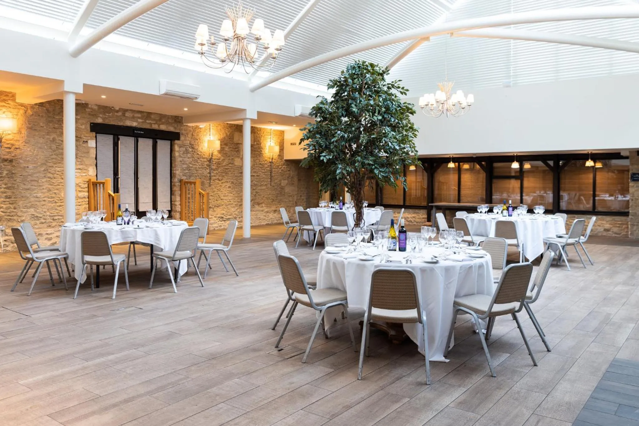 Banquet/Function facilities in voco Oxford Thames by IHG
