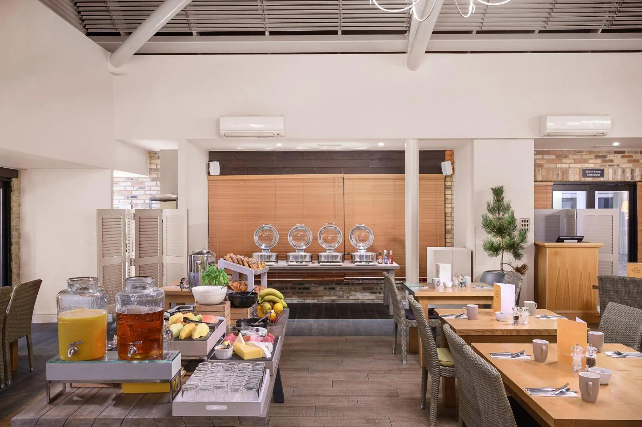 Breakfast in voco Oxford Thames by IHG