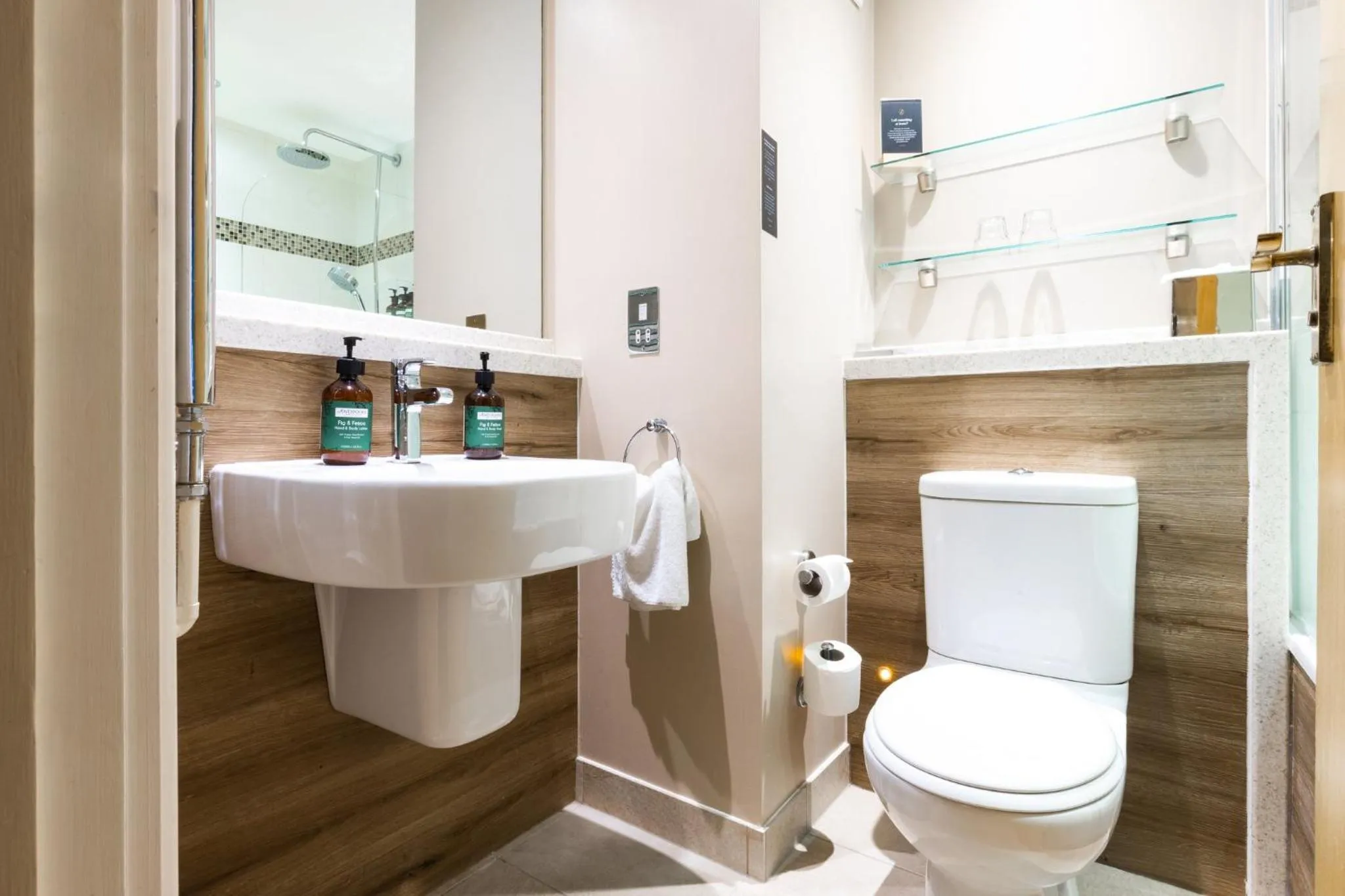 Bathroom in voco Oxford Thames by IHG