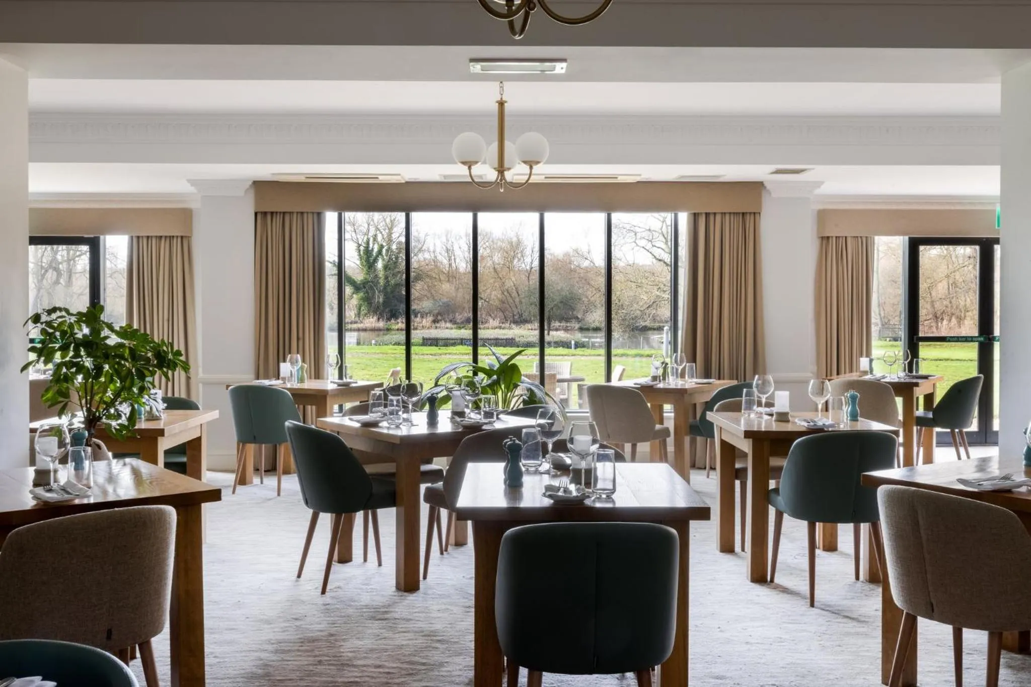 Restaurant/places to eat in voco Oxford Thames by IHG