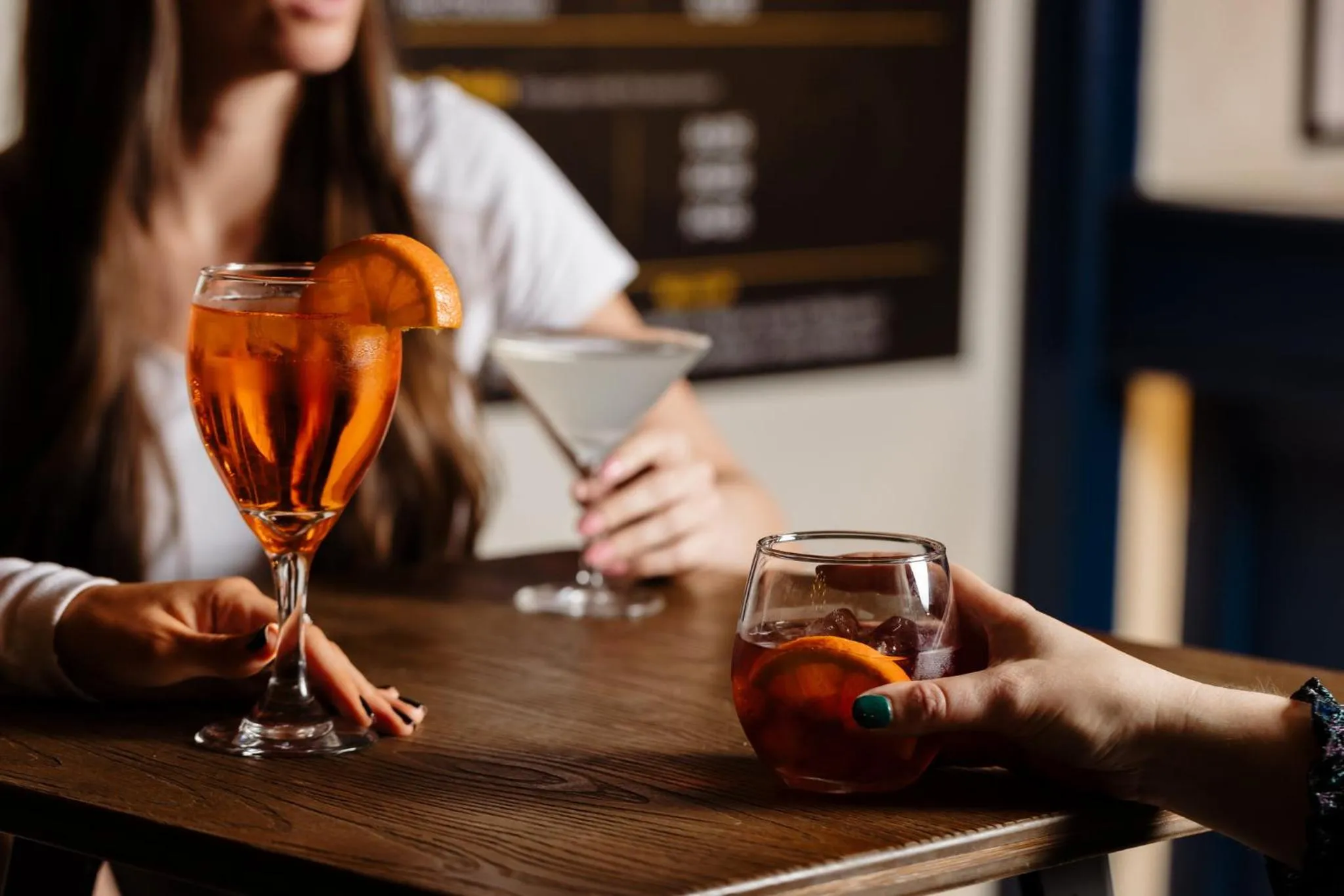 Lounge or bar in voco Oxford Thames by IHG