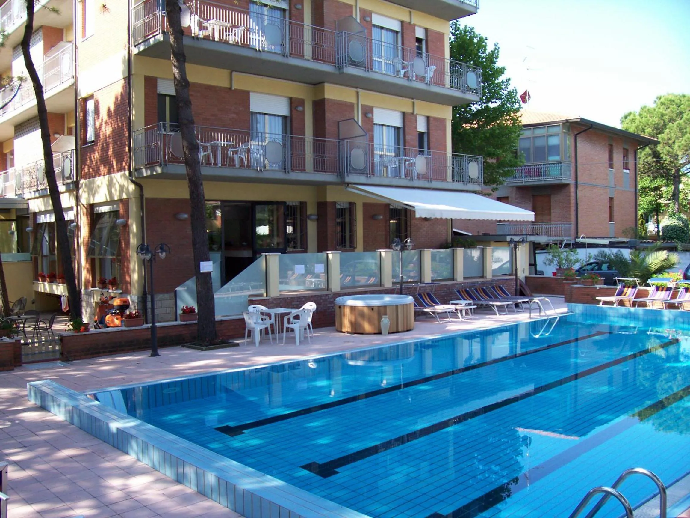Swimming pool in Hotel Ascot