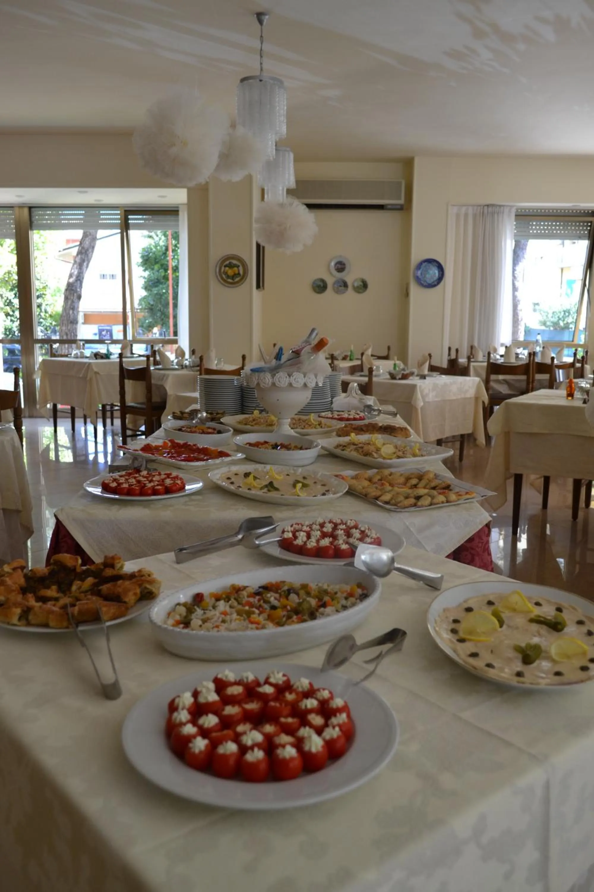 Restaurant/places to eat in Hotel Ascot