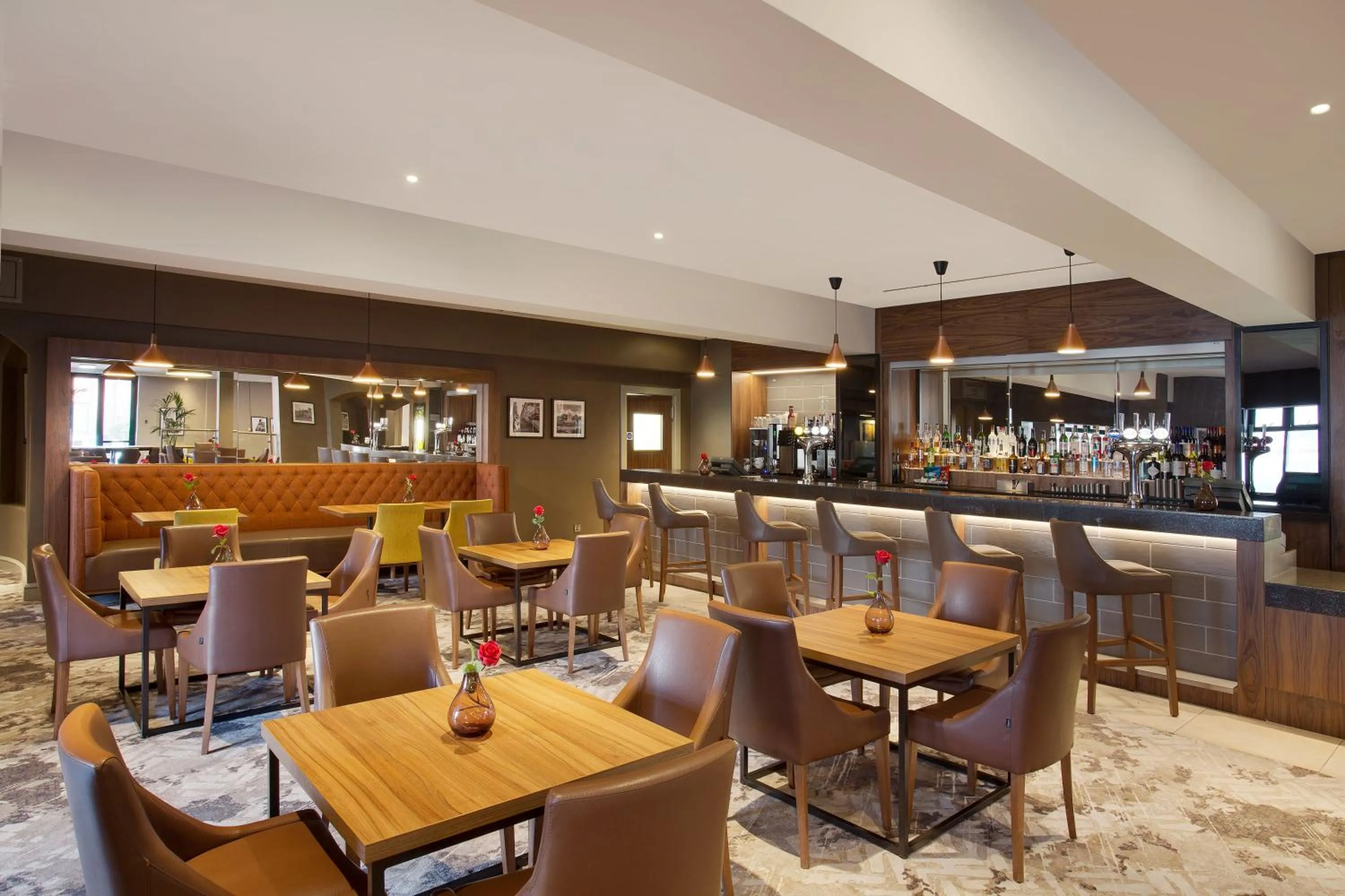 Lounge or bar in Leonardo Hotel East Midlands Airport - On-Site