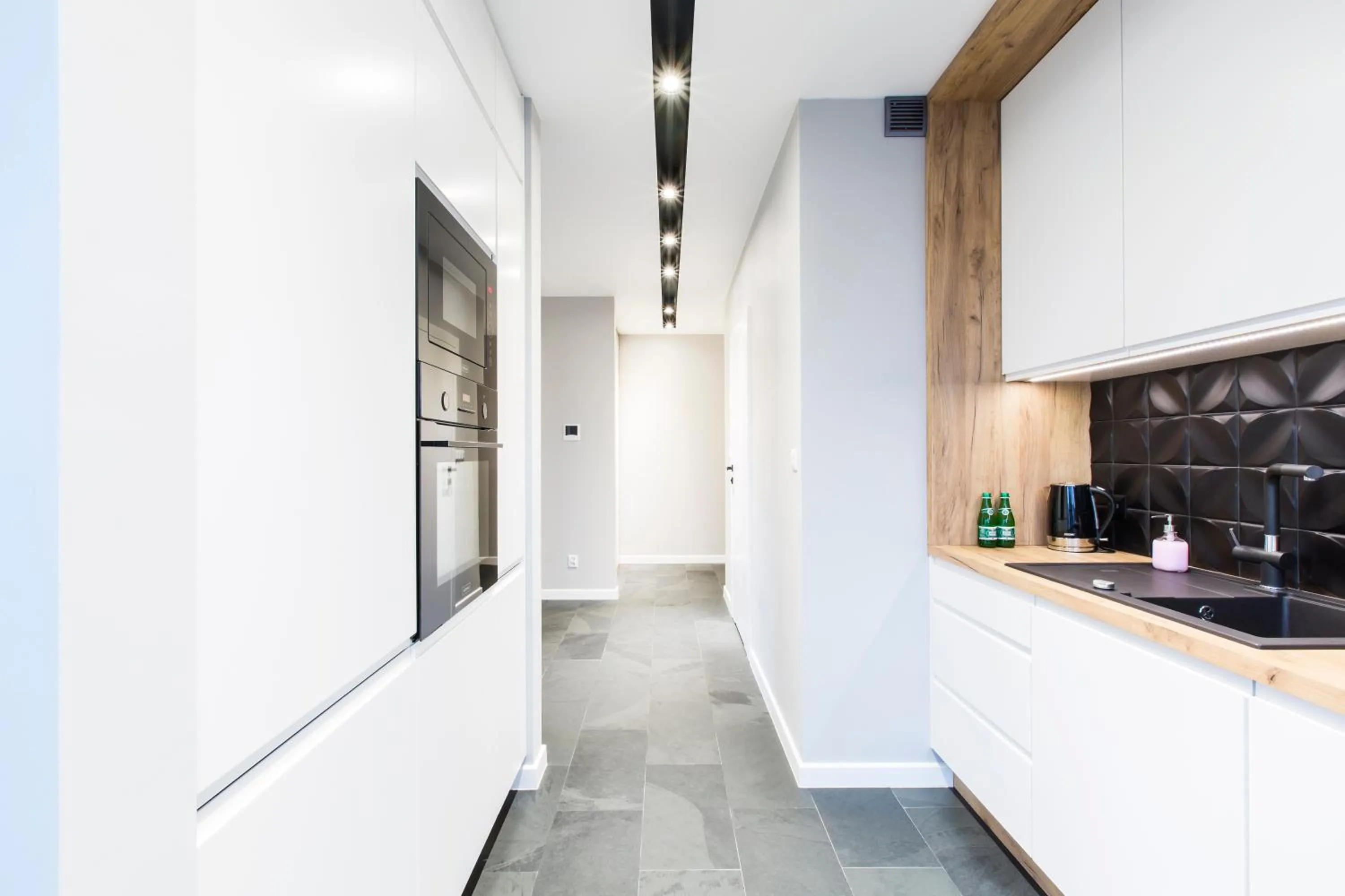 Kitchen or kitchenette in Homewell Apartments Maraton Gardens