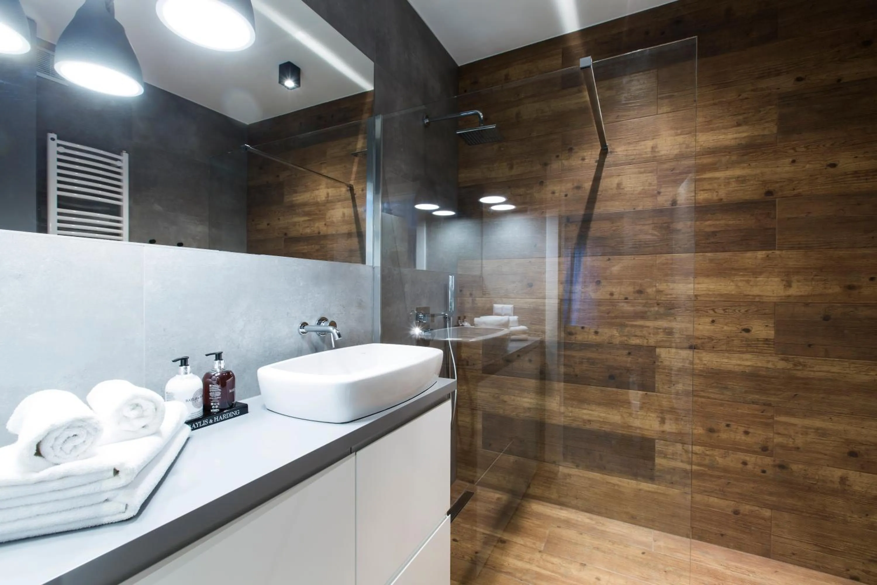 Shower in Homewell Apartments Maraton Gardens