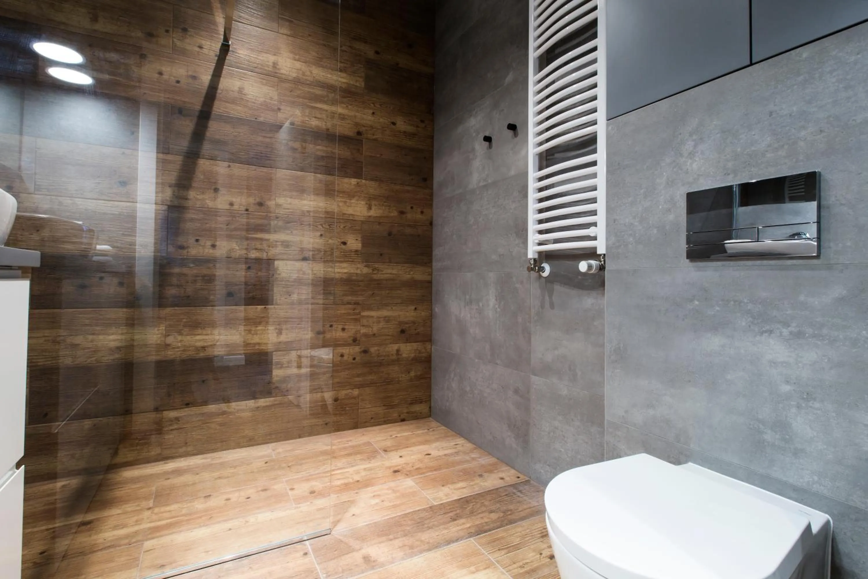 Shower in Homewell Apartments Maraton Gardens