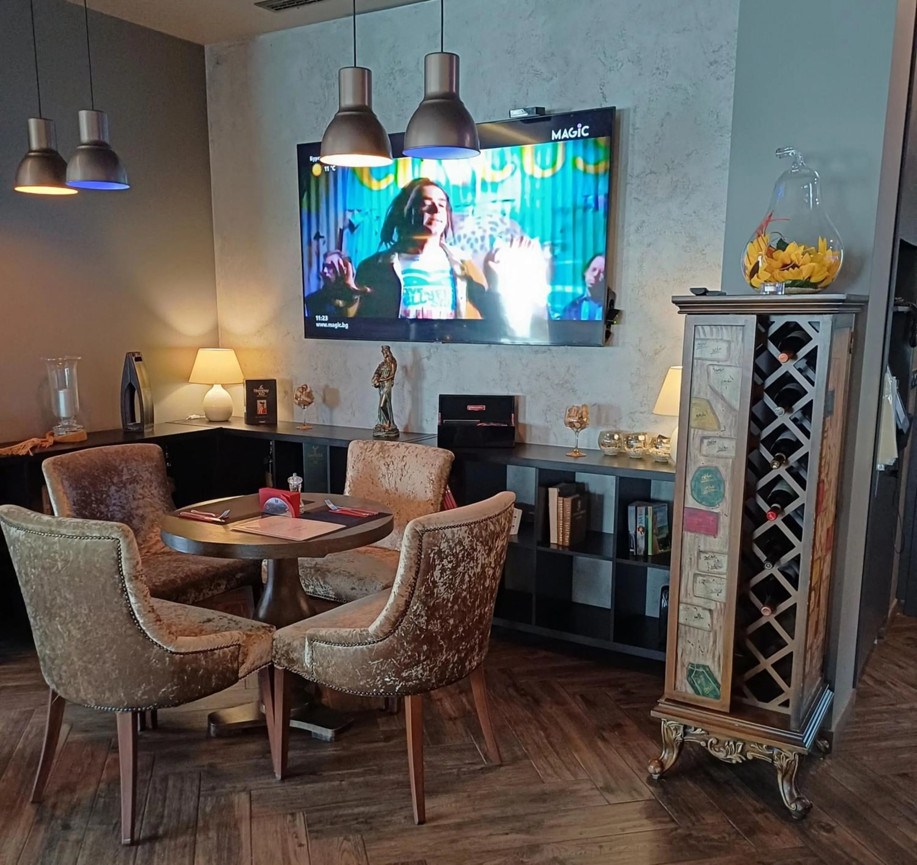 Lounge or bar in All Seasons Residence Design Hotel - Free parking