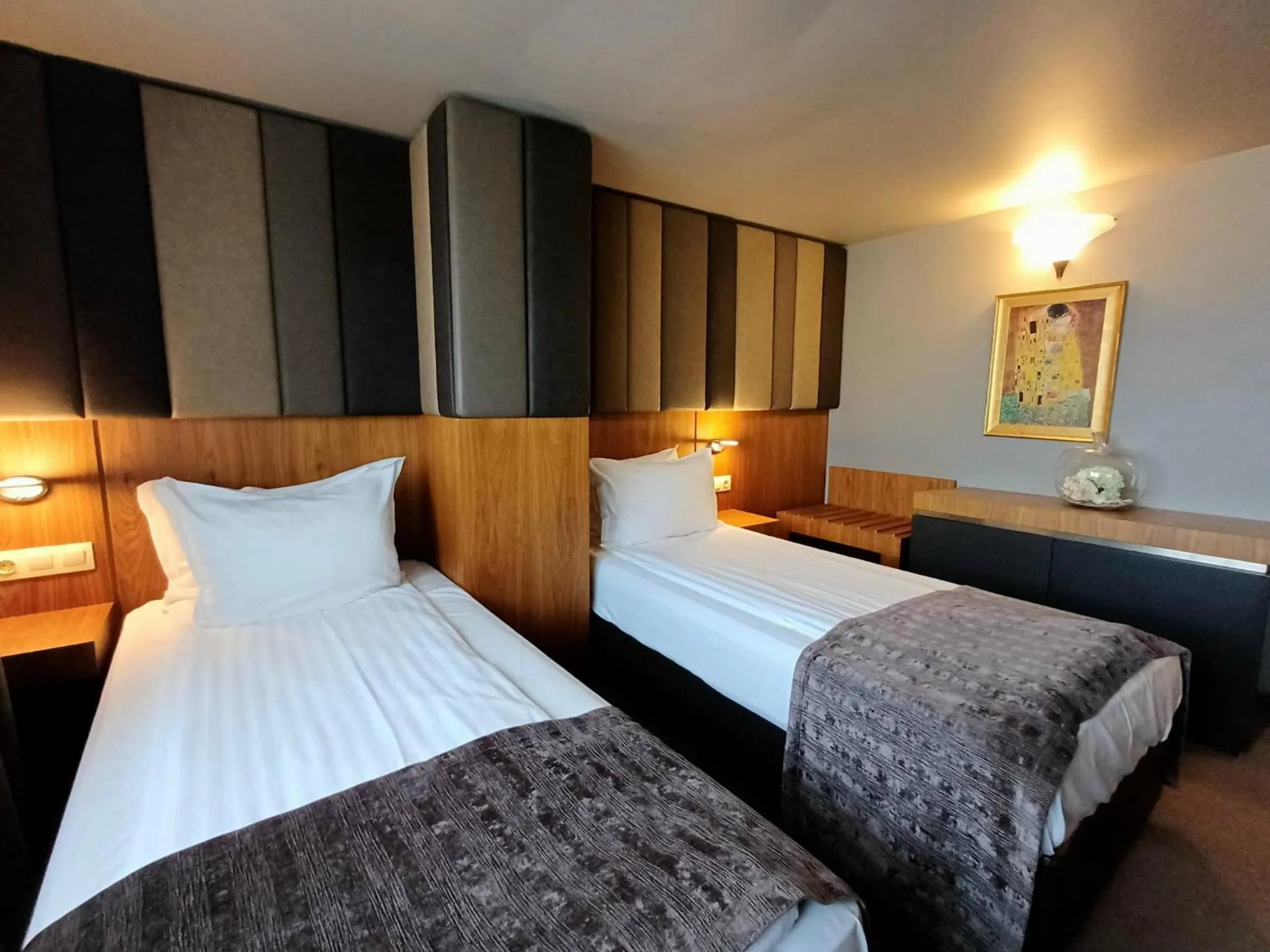 Bed in All Seasons Residence Design Hotel - Free parking
