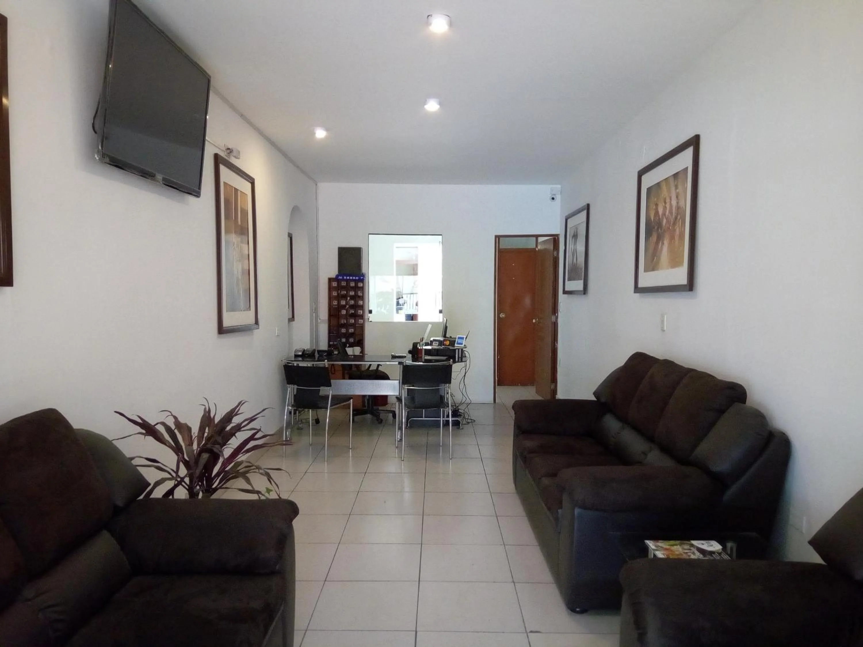 Communal lounge/ TV room in Bon Repos Arequipa