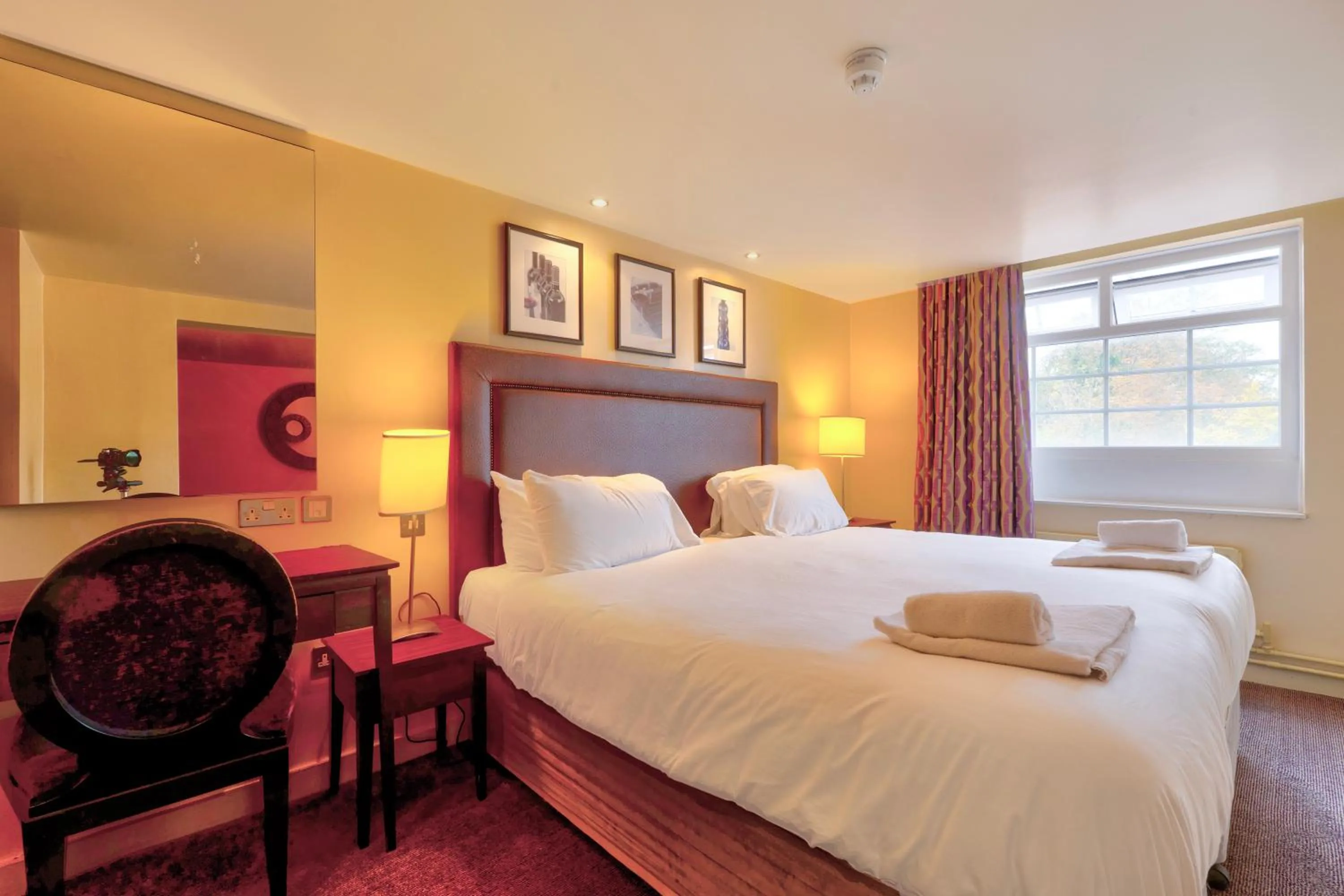 Bed in Manchester Airport Stanley Hotel by Belvilla