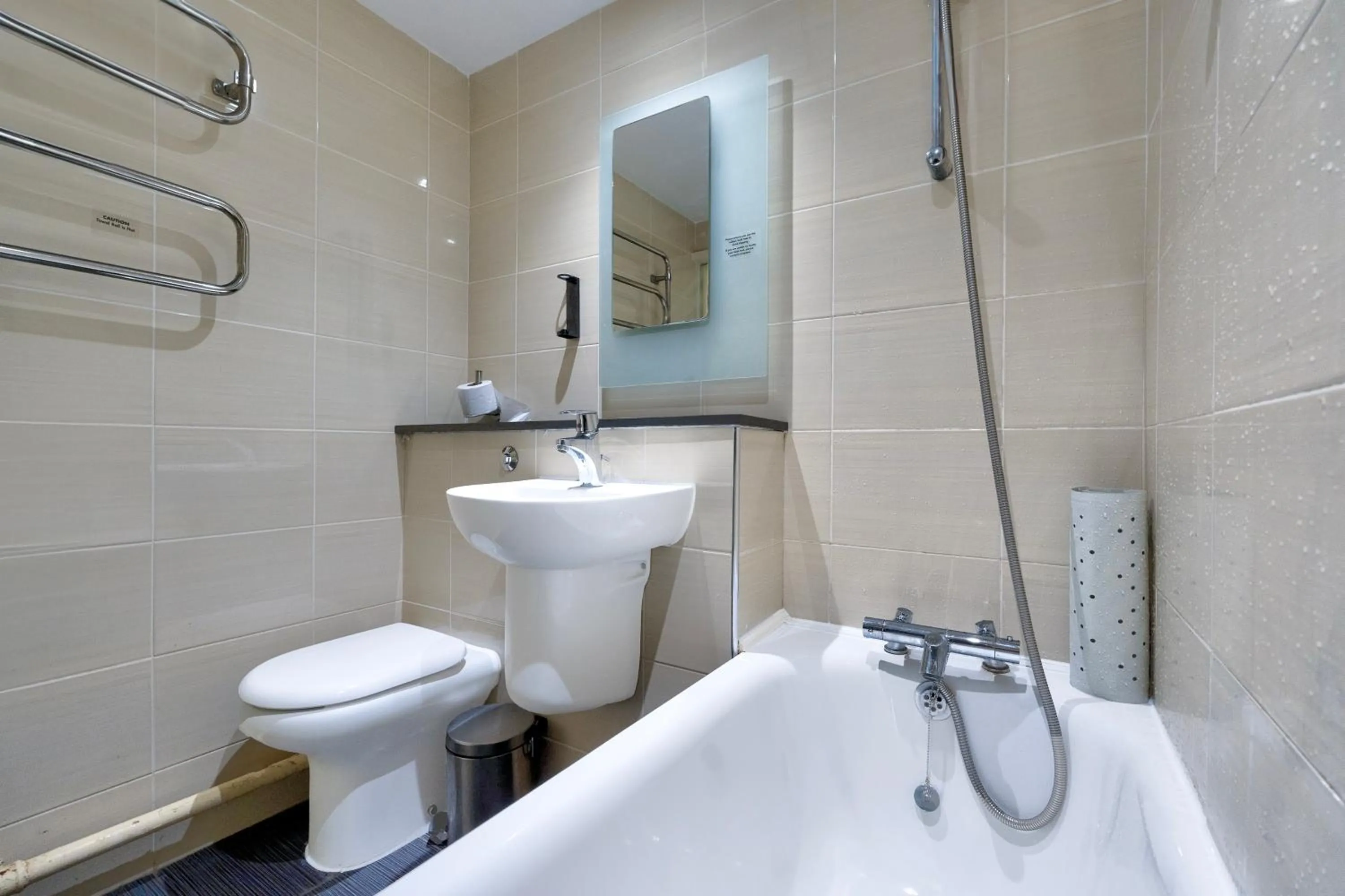 Manchester Airport Stanley Hotel by Belvilla