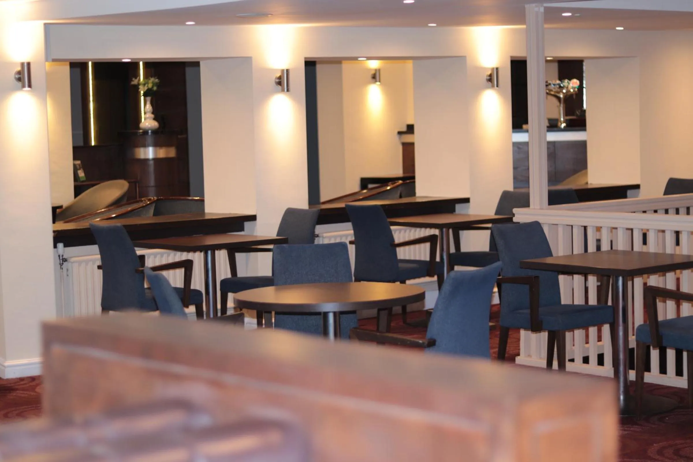 Restaurant/places to eat in Manchester Airport Stanley Hotel by Belvilla