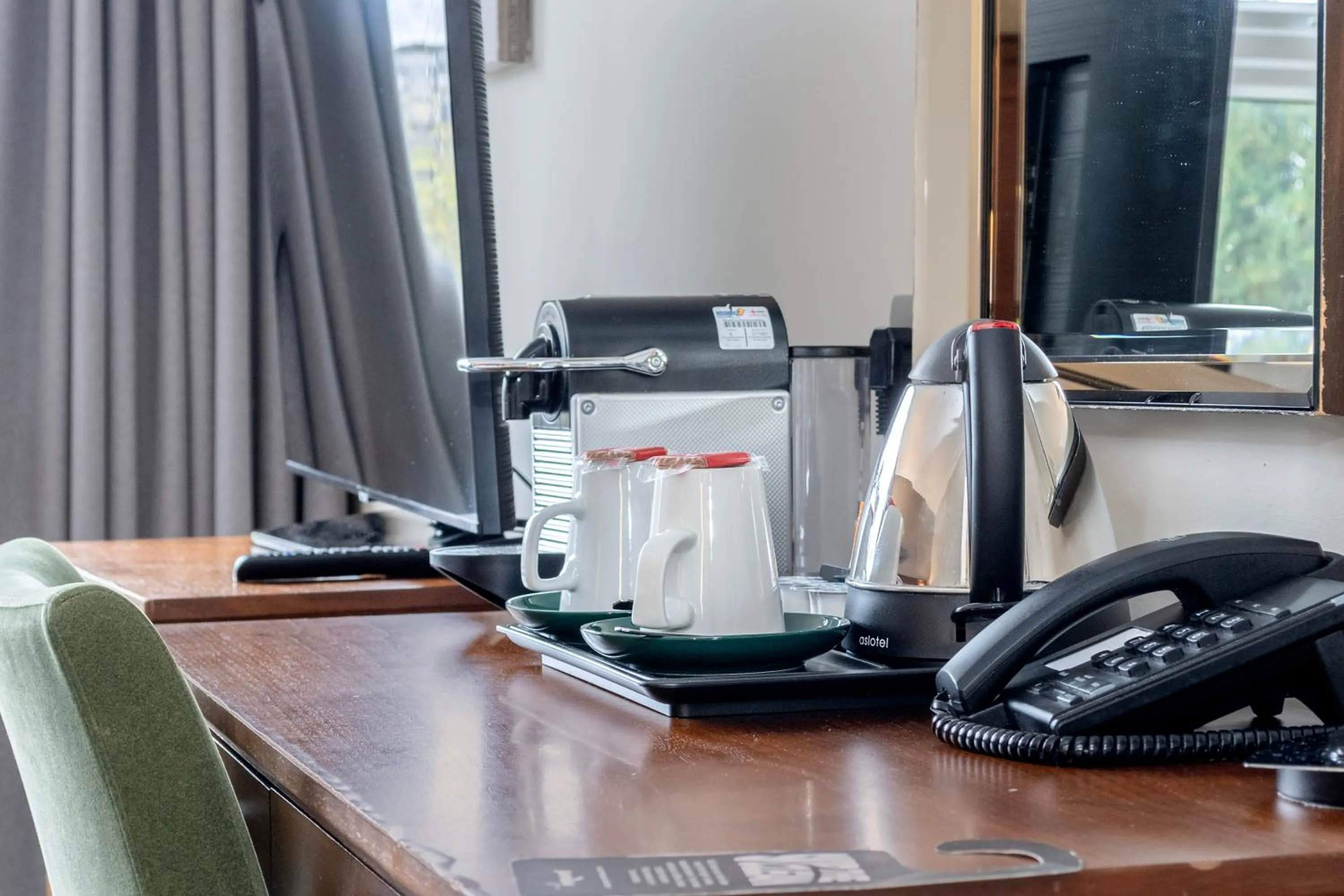 Coffee/tea facilities in Winchester Wessex Hotel by Sunday