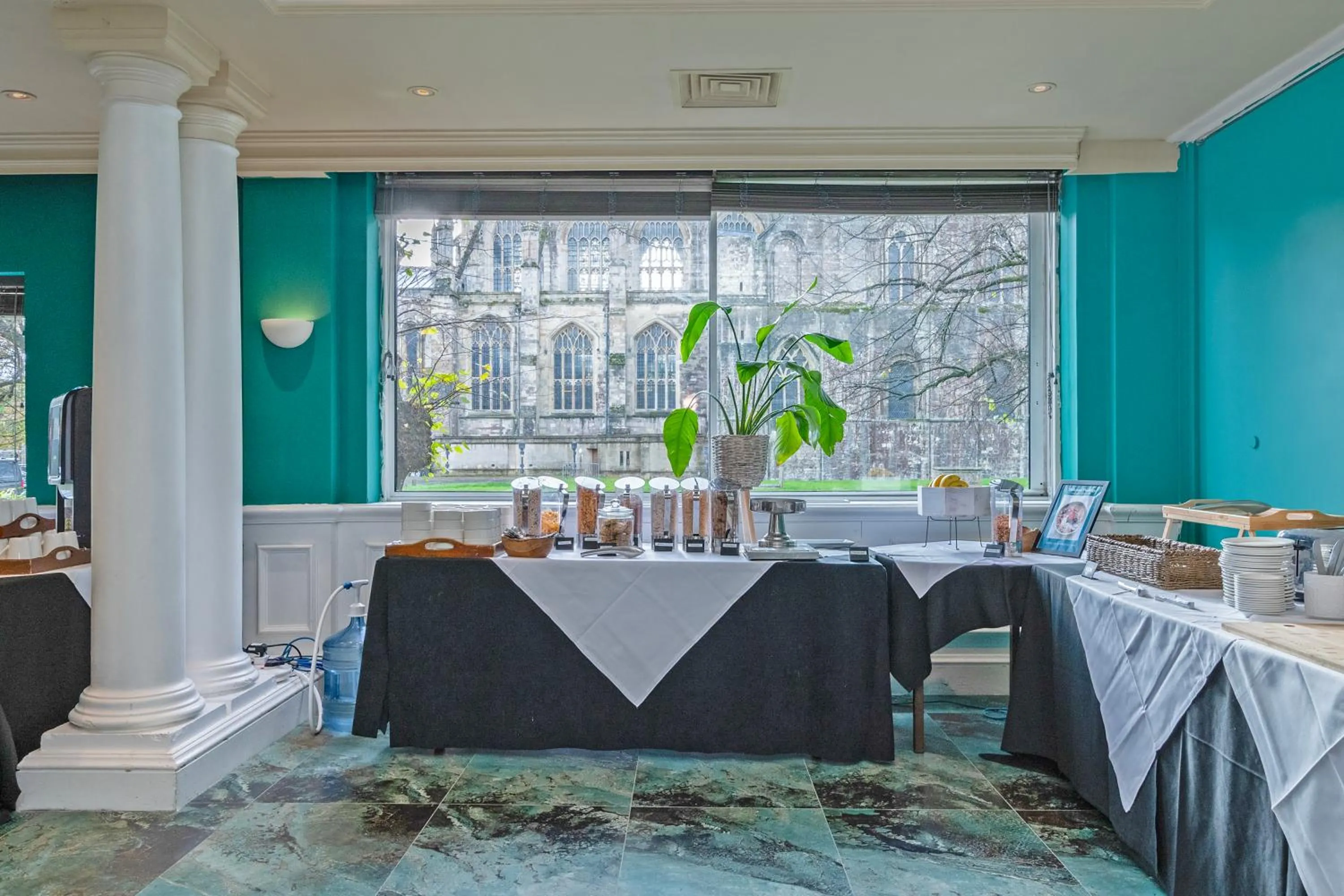 Food and drinks in Winchester Wessex Hotel by Sunday